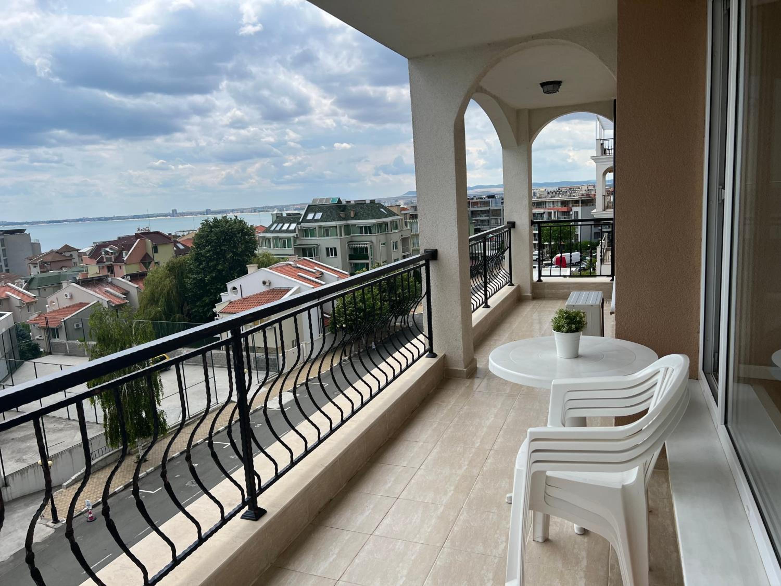One-Bedroom Apartment with Balcony photo 3