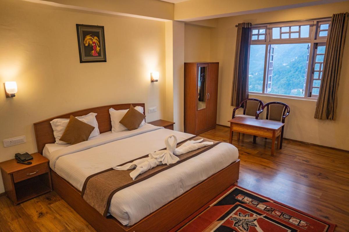 King Room with Mountain View photo 3