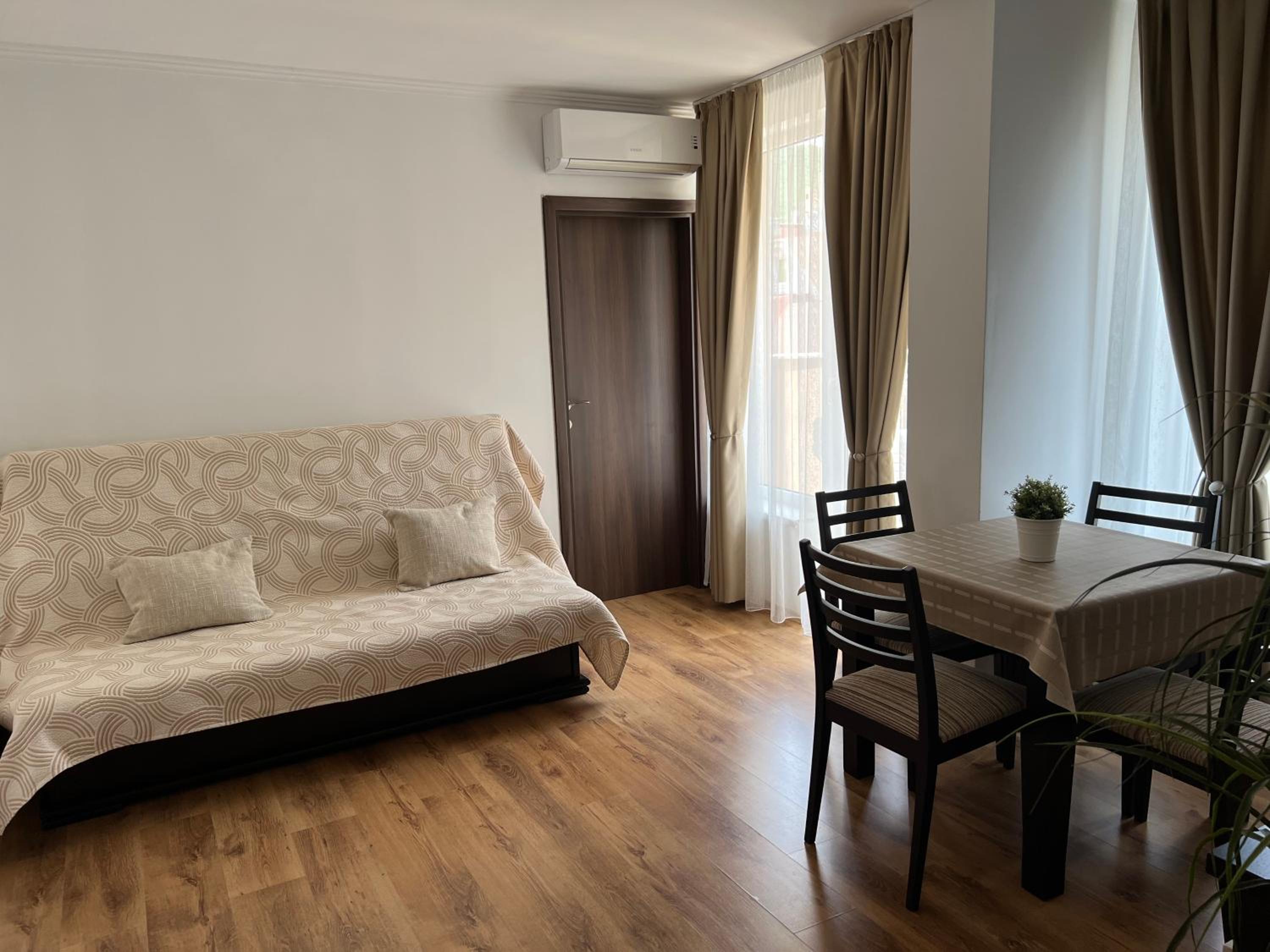 Small One-Bedroom Apartment with Balcony photo 1