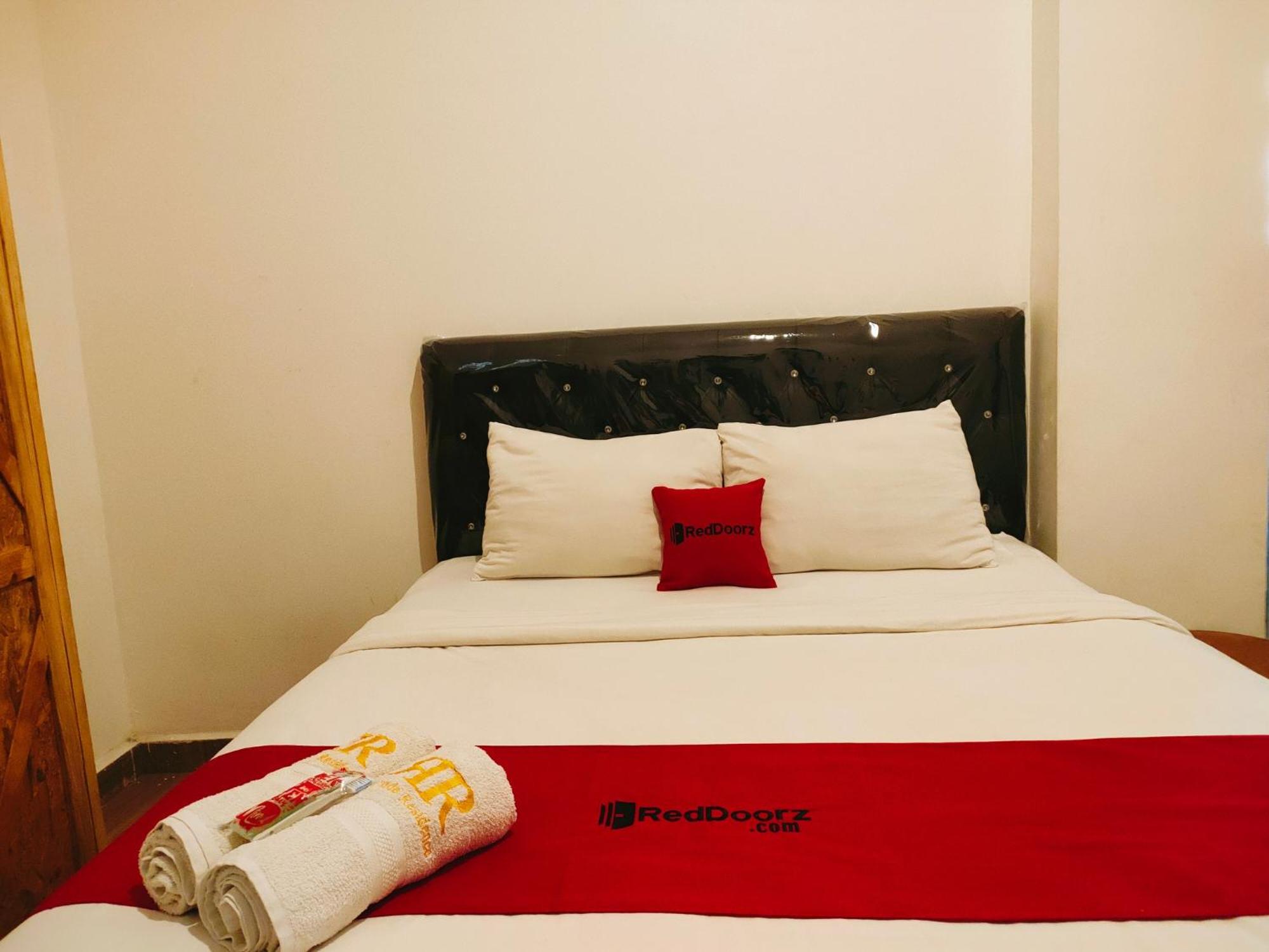 Standard Double Room - Photo 11