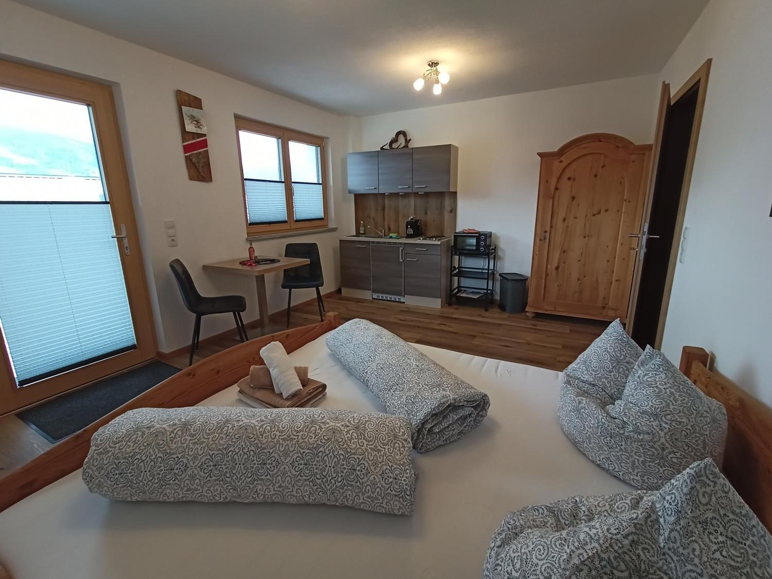 One-Bedroom Apartment photo 1
