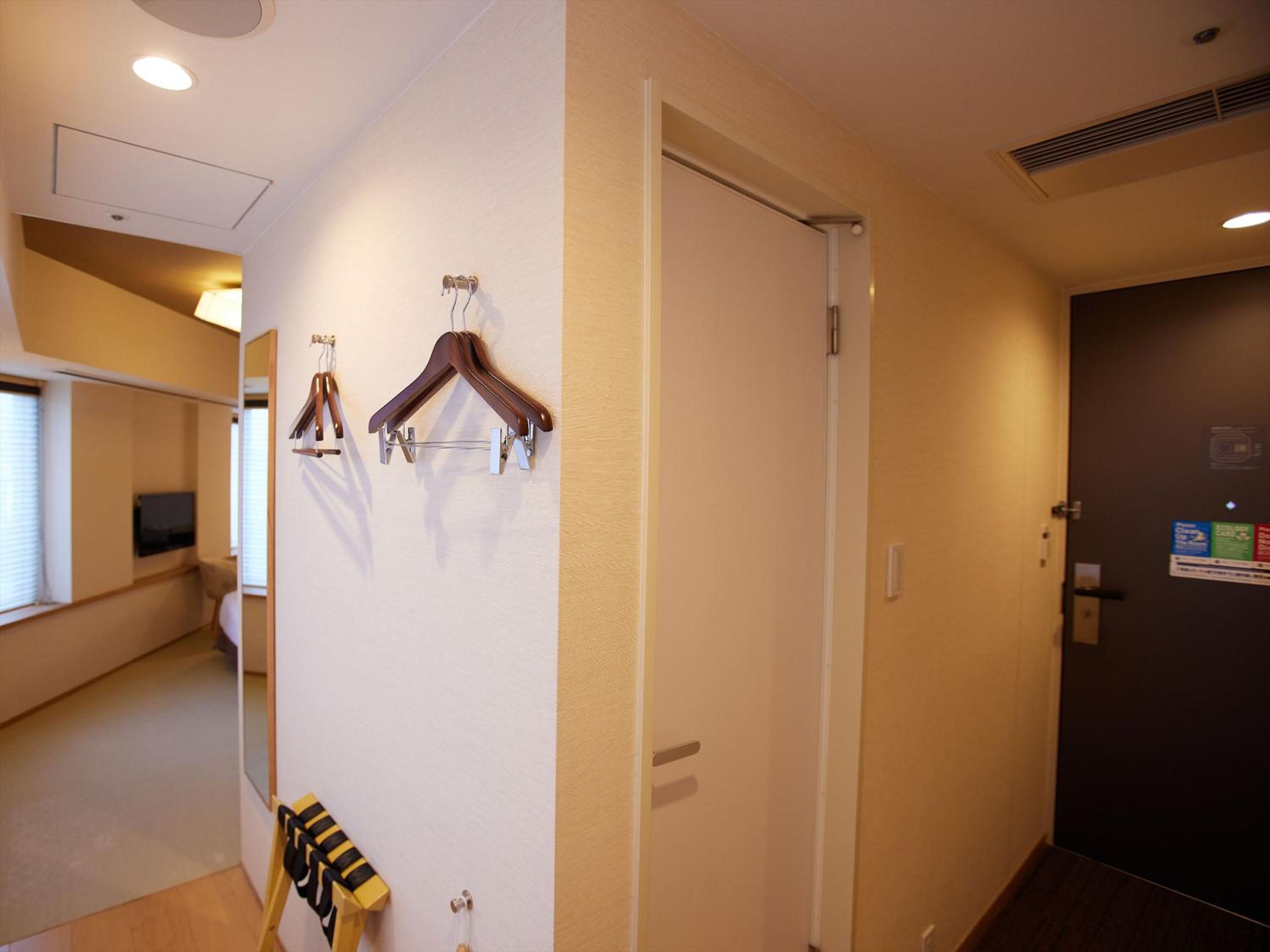 Corner Twin Room - Photo 7