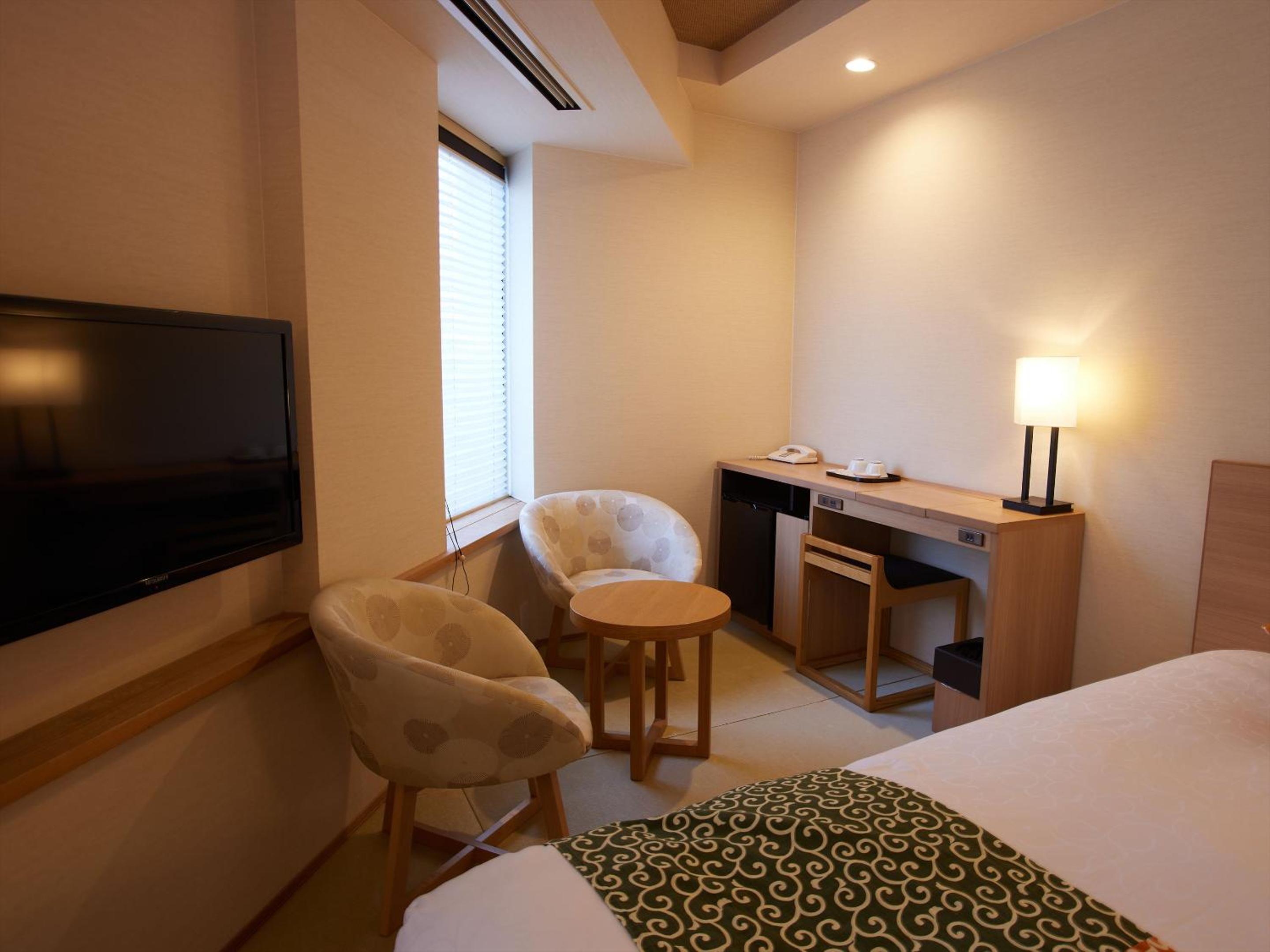 Corner Twin Room - Photo 6