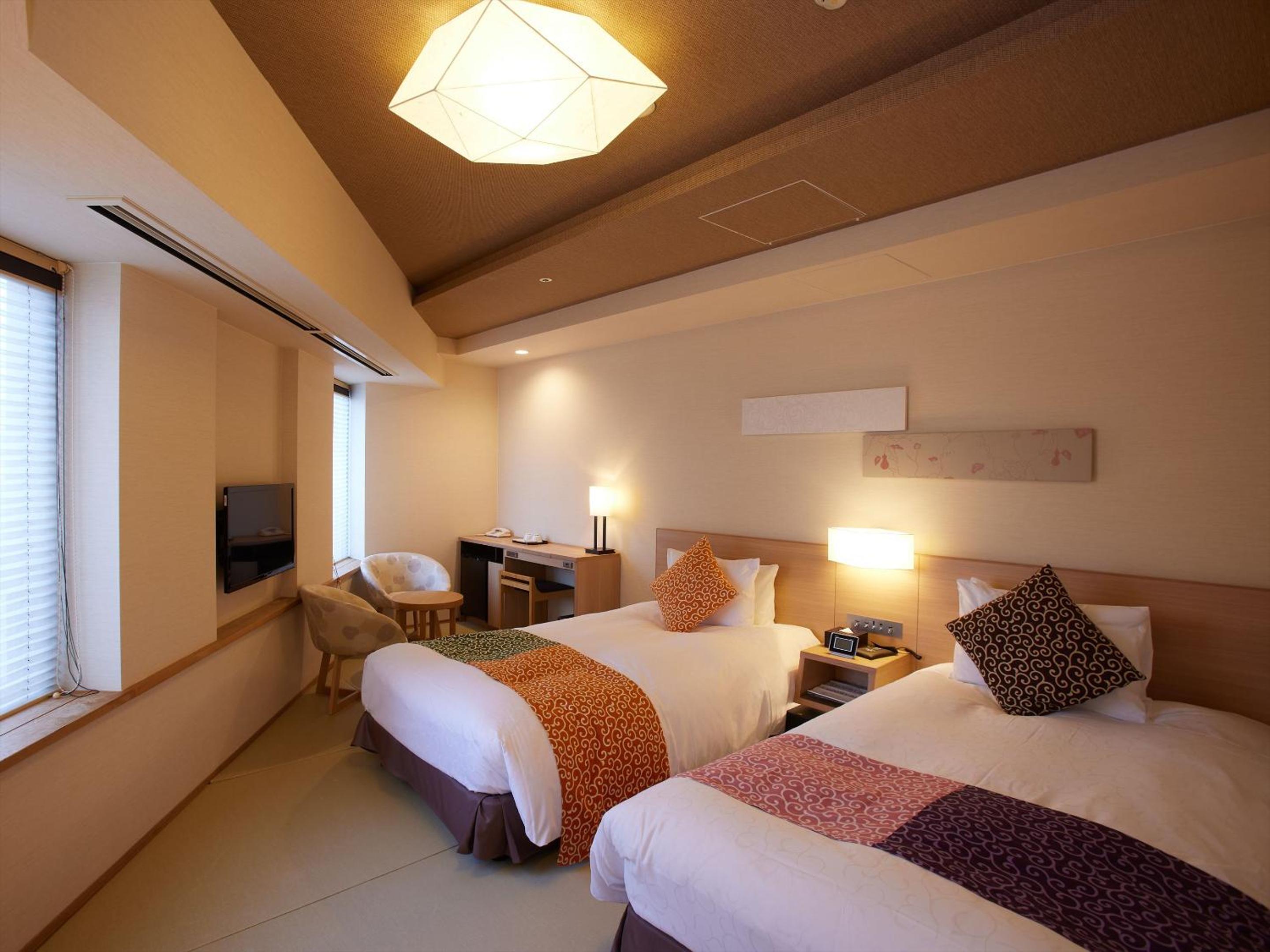 Corner Twin Room - Photo 1