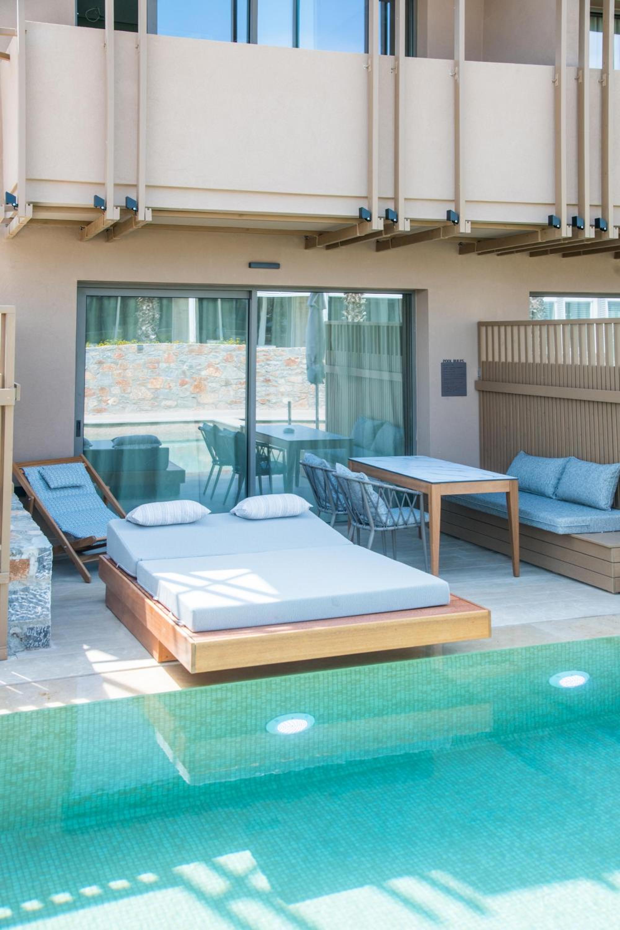 Classic Double Room with Private Pool - Photo 7