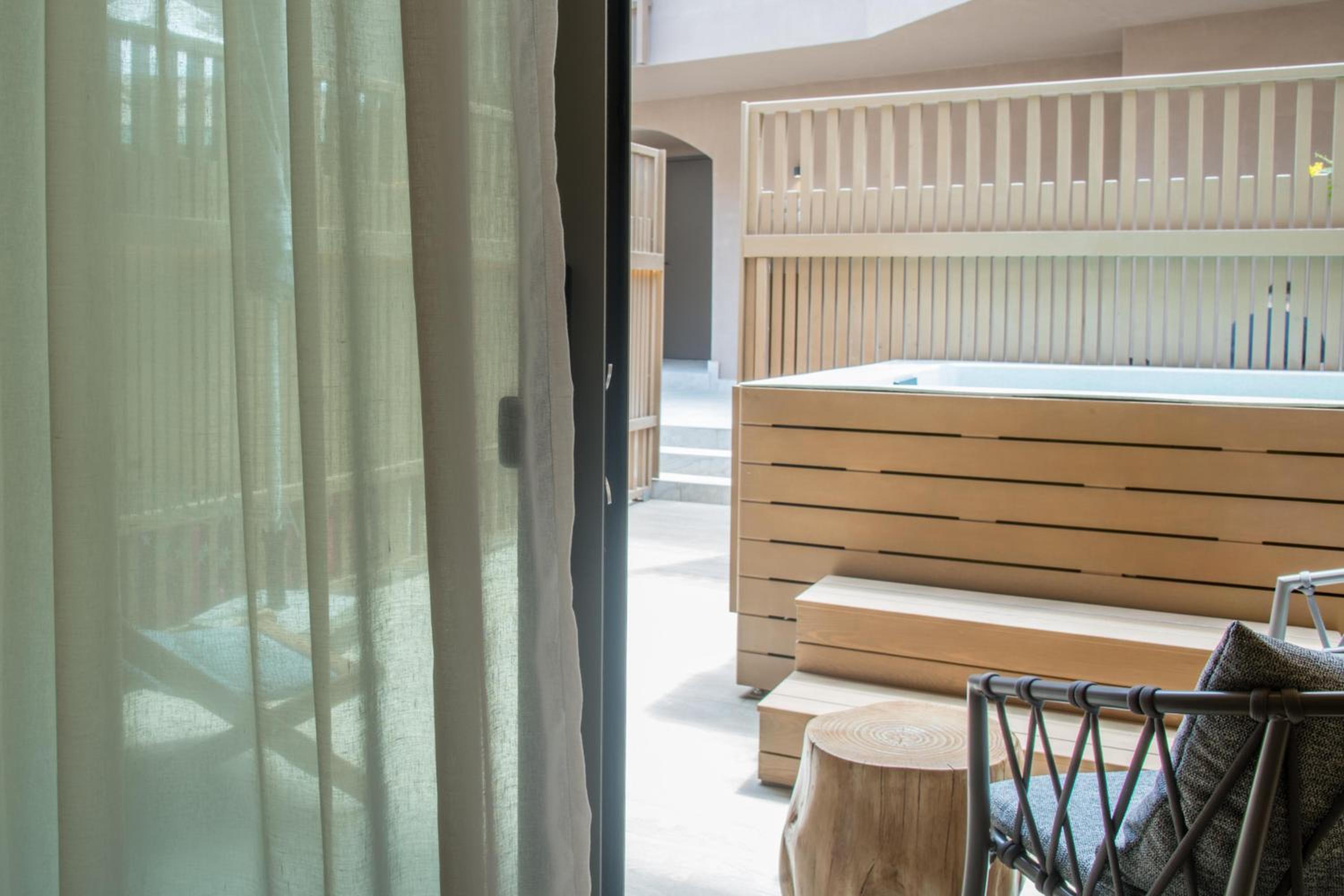 Classic Double Room with Outdoor Hot Tub - Photo 12