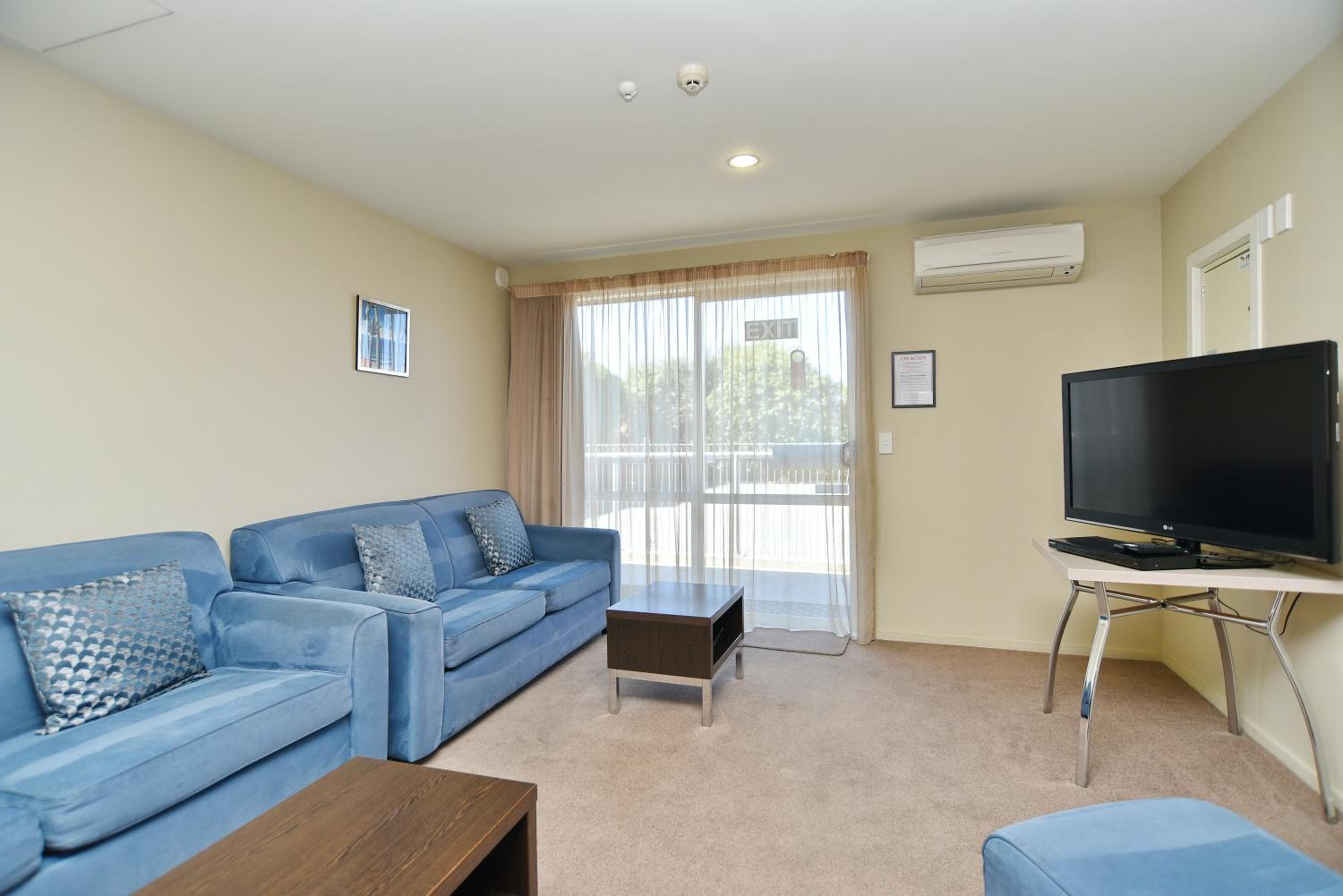 4 Bedroom Apartment photo 2