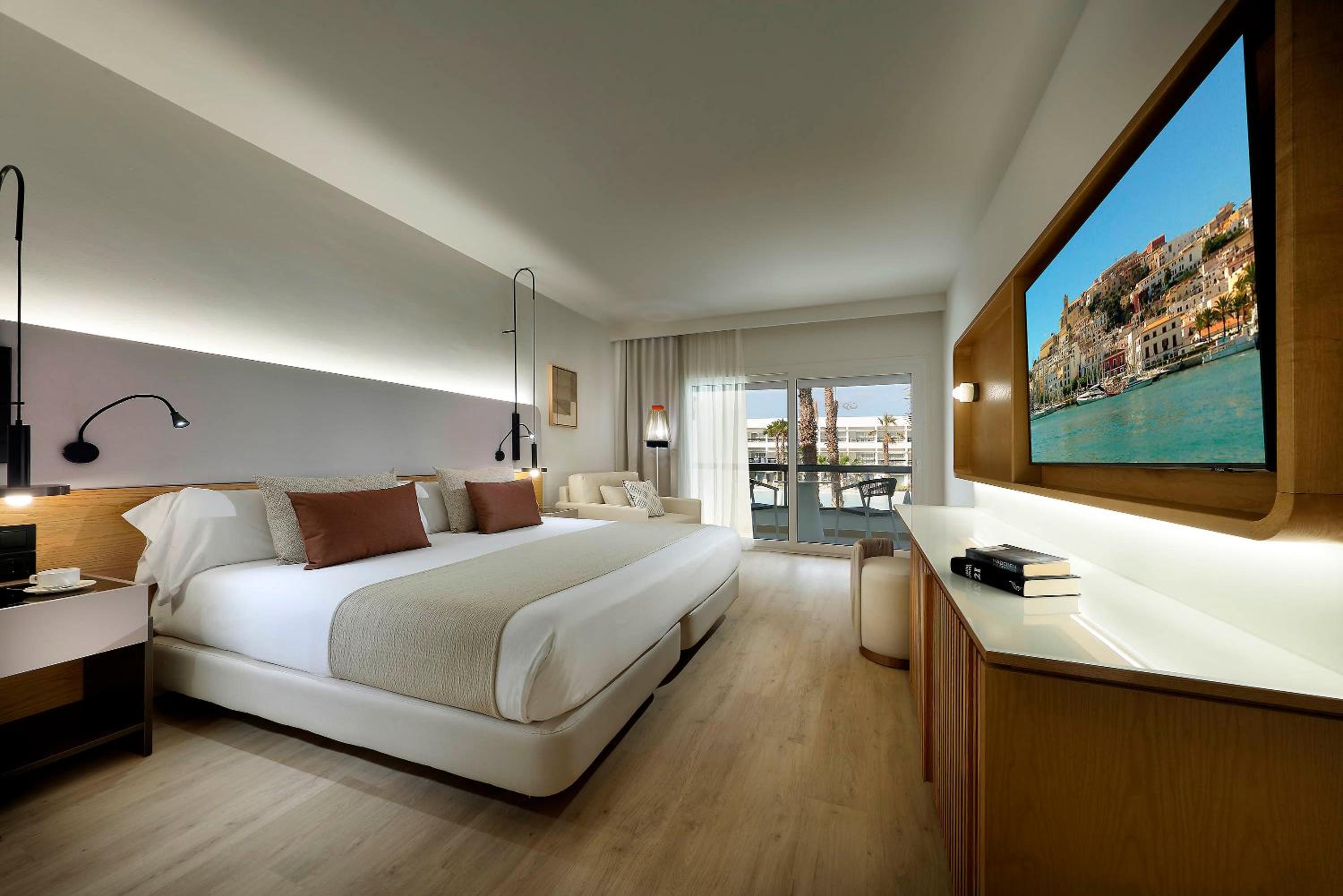 Deluxe Room with Pool View
