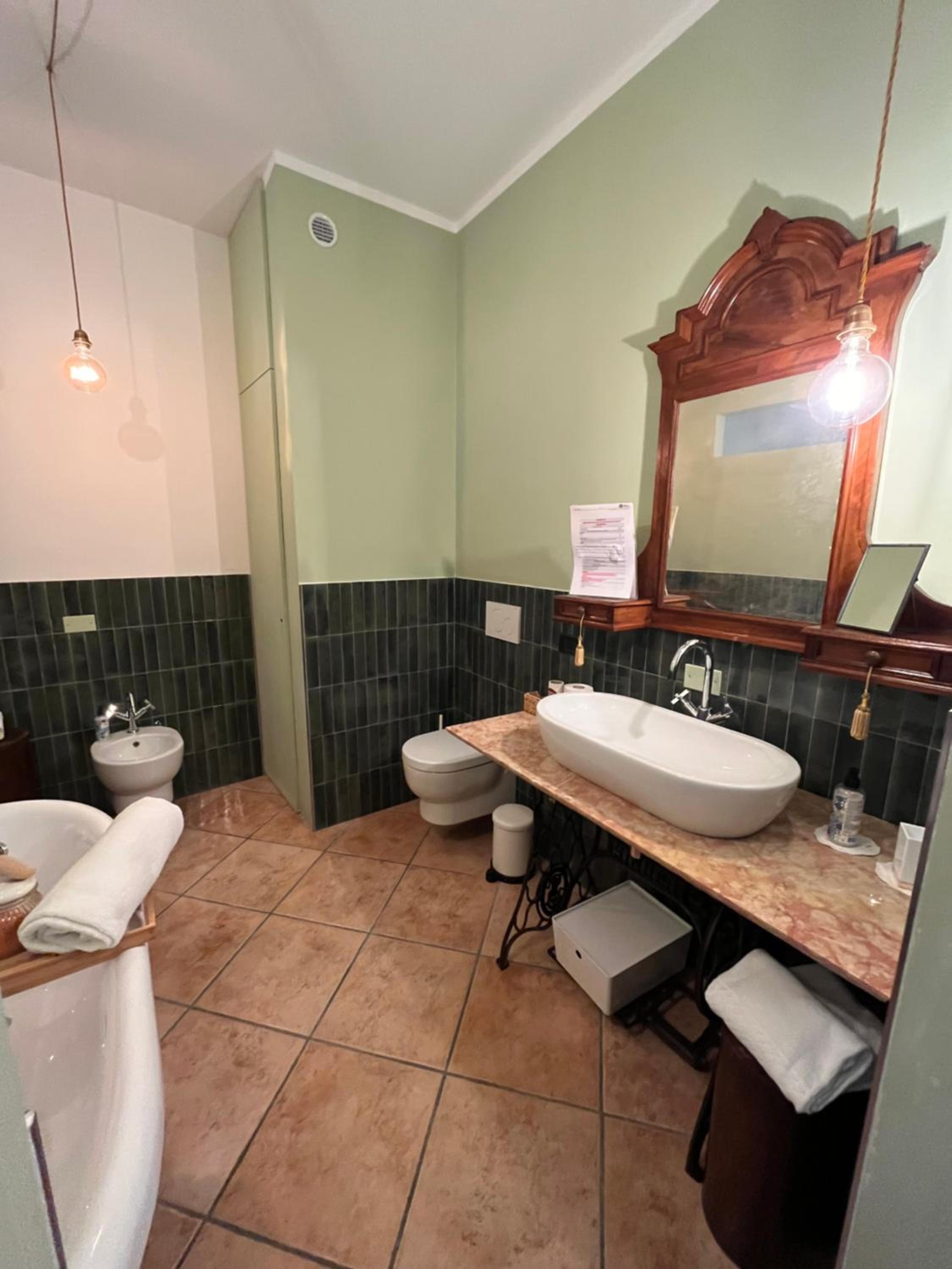 Deluxe Junior Suite - Photo 13