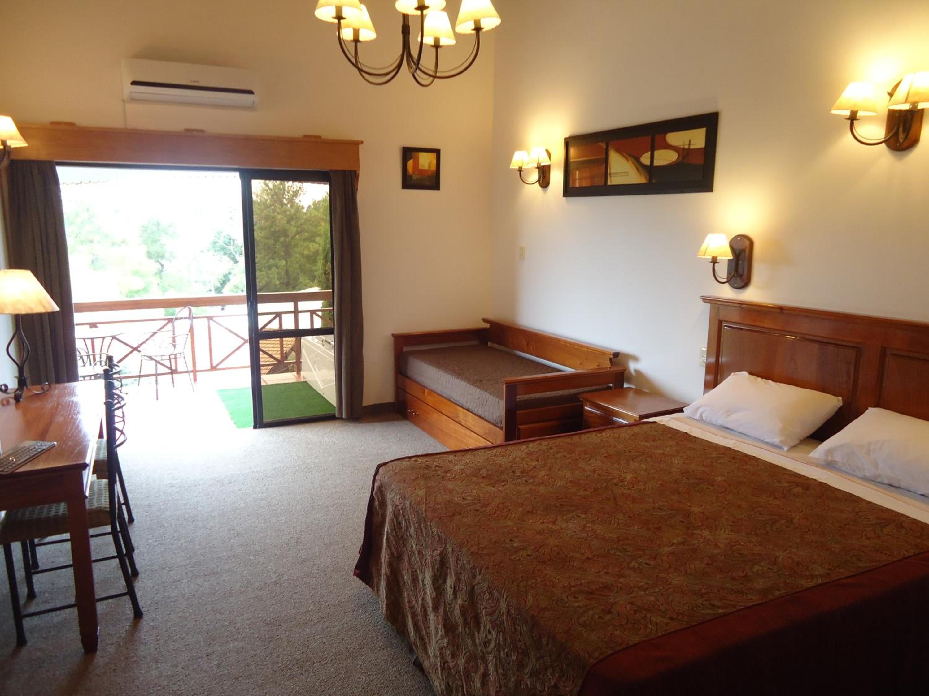 Deluxe Triple Room photo 3