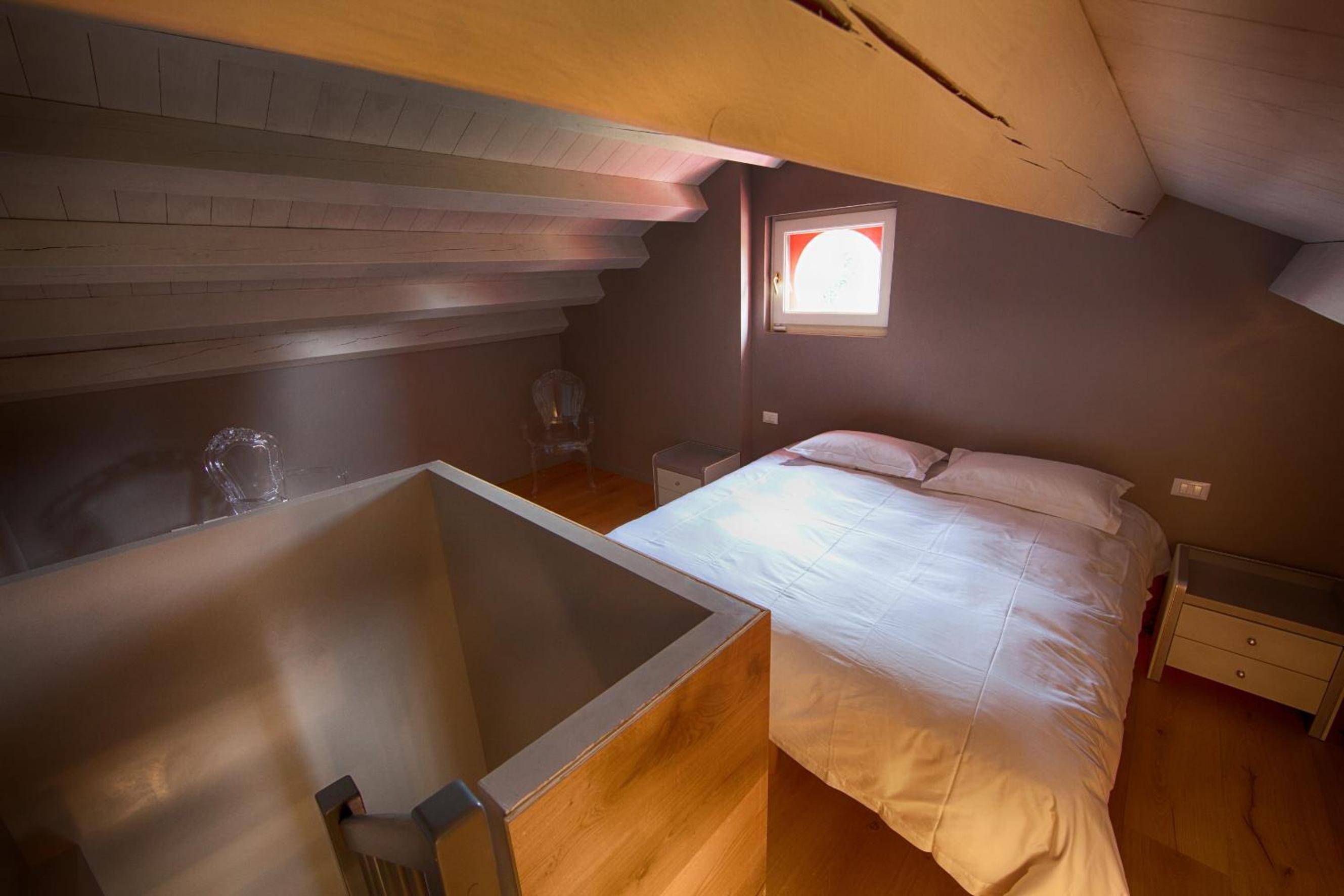Seven-Bedroom House photo 1