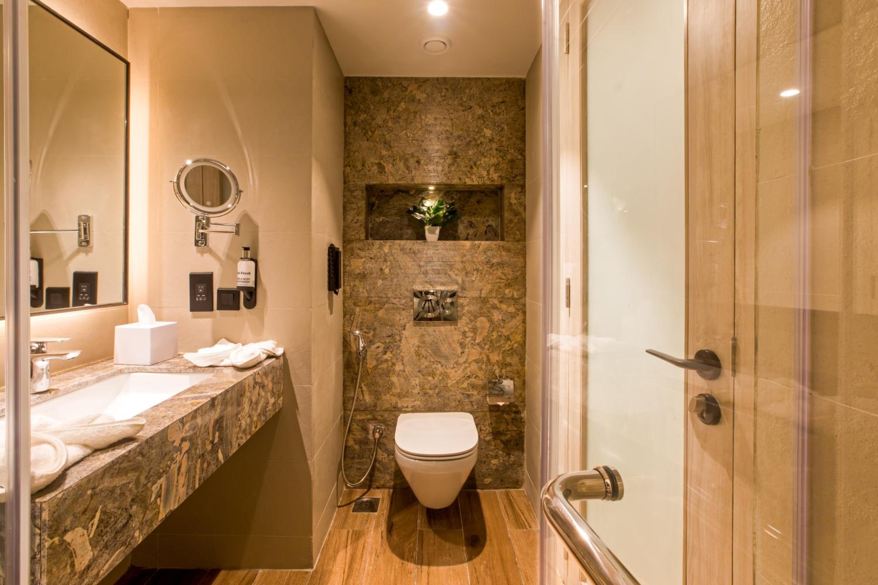 Standard King Room - Photo 2