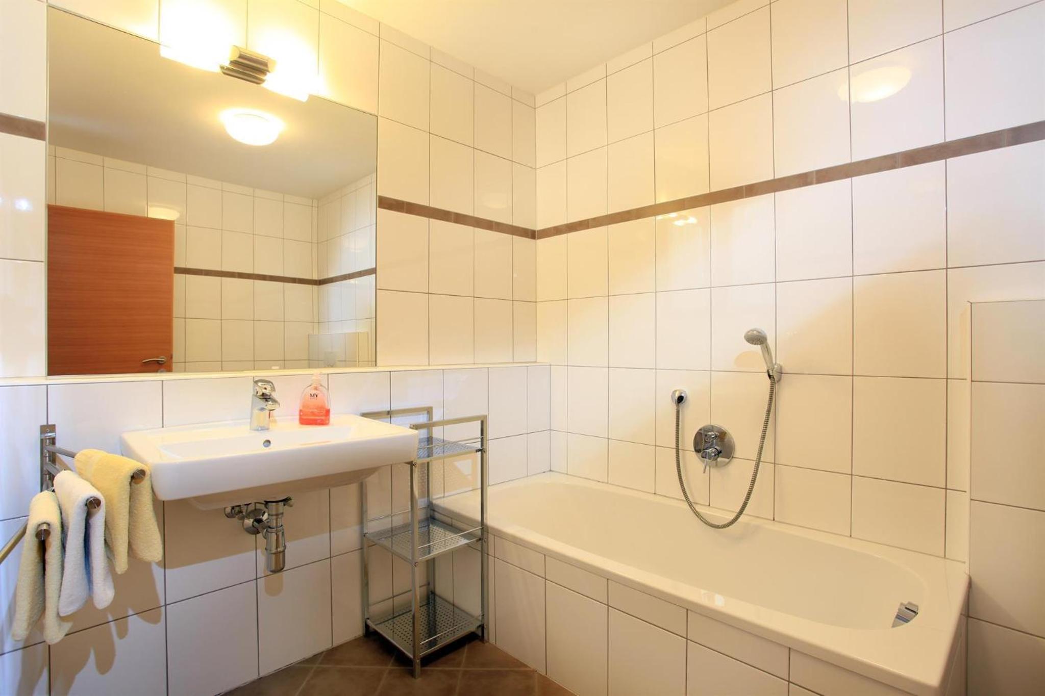 Three-Bedroom Apartment with Bathroom photo 2