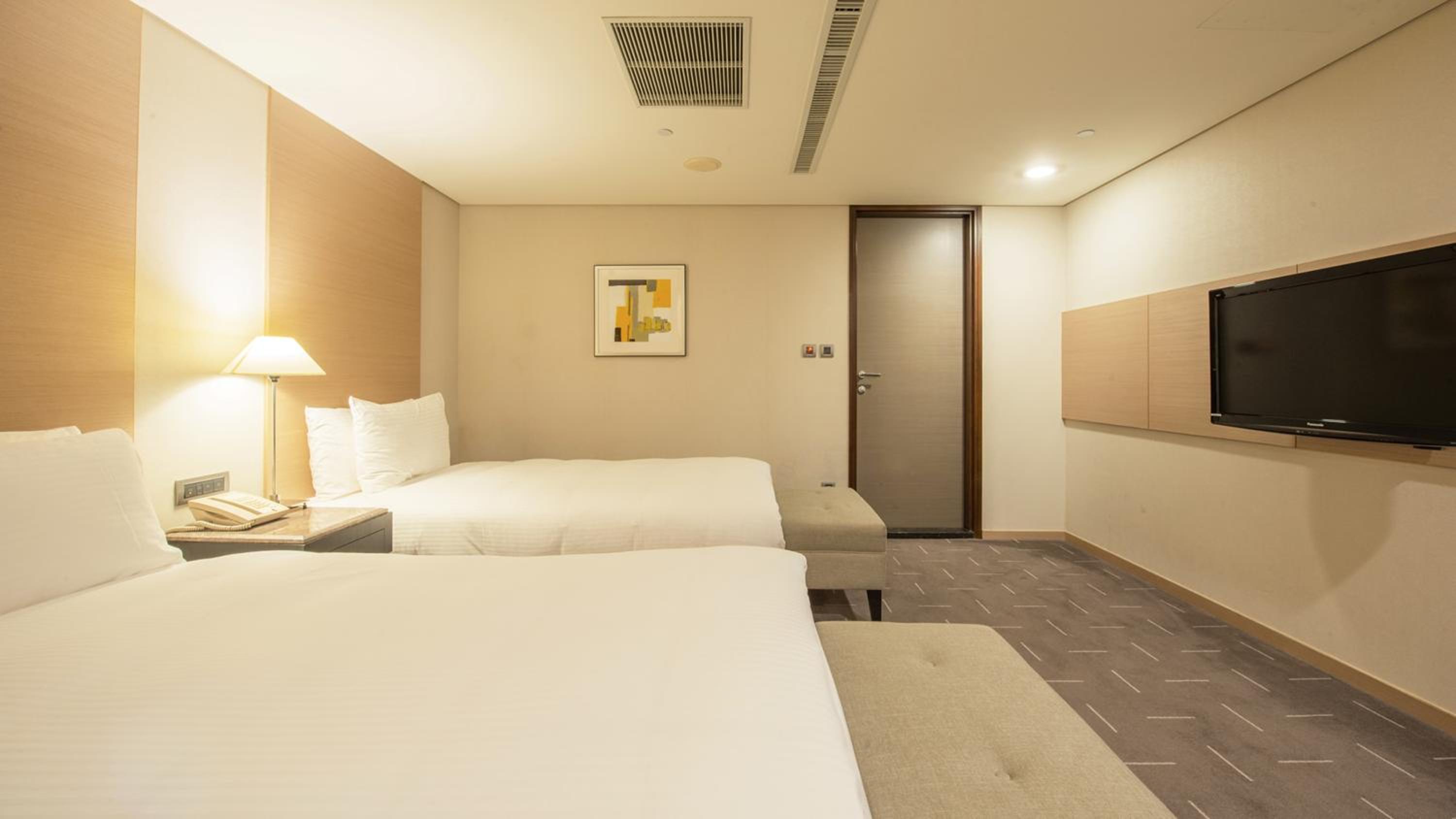 Windowless - Standard Twin - Photo 2