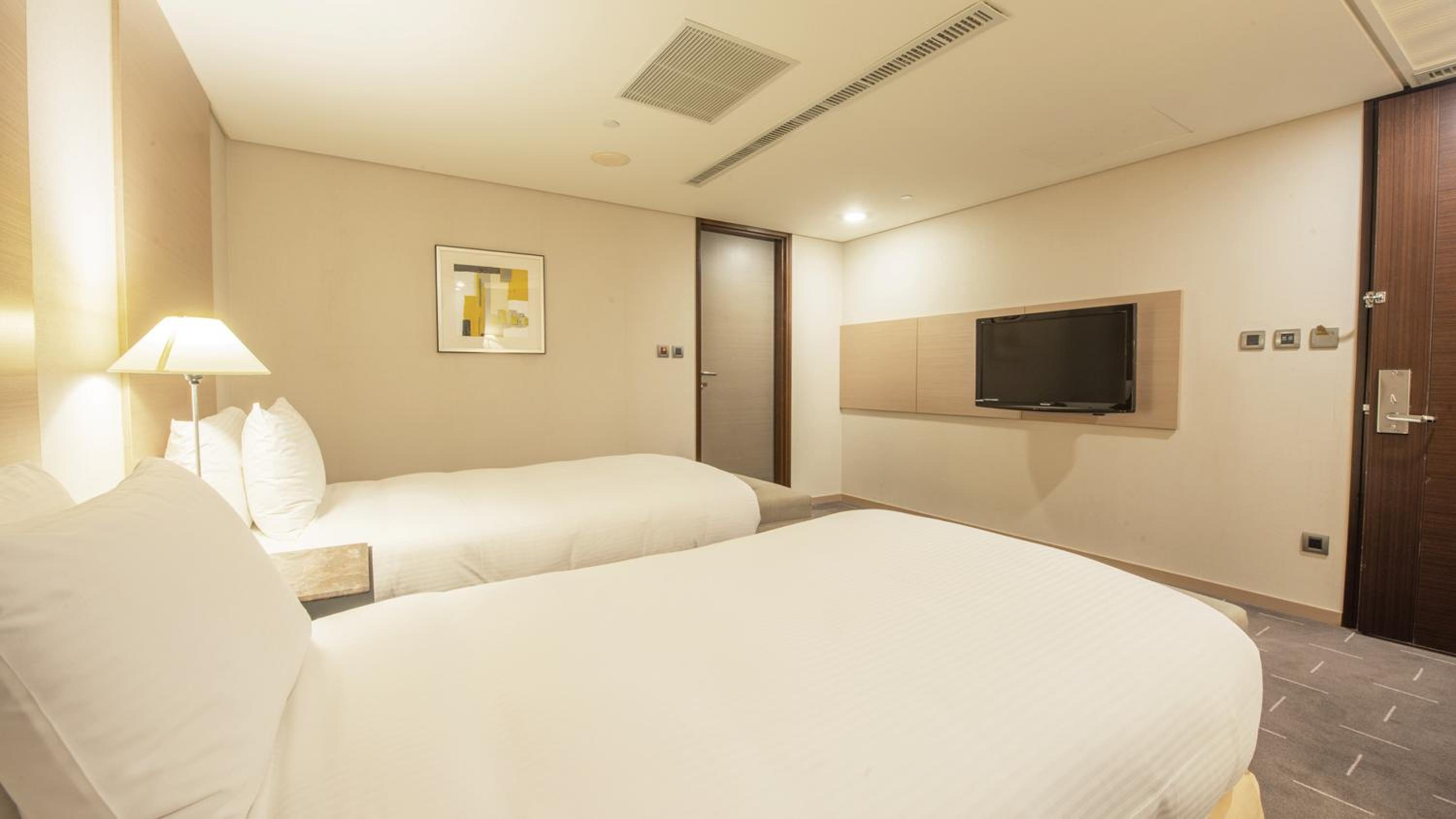 Windowless - Standard Twin - Photo 3