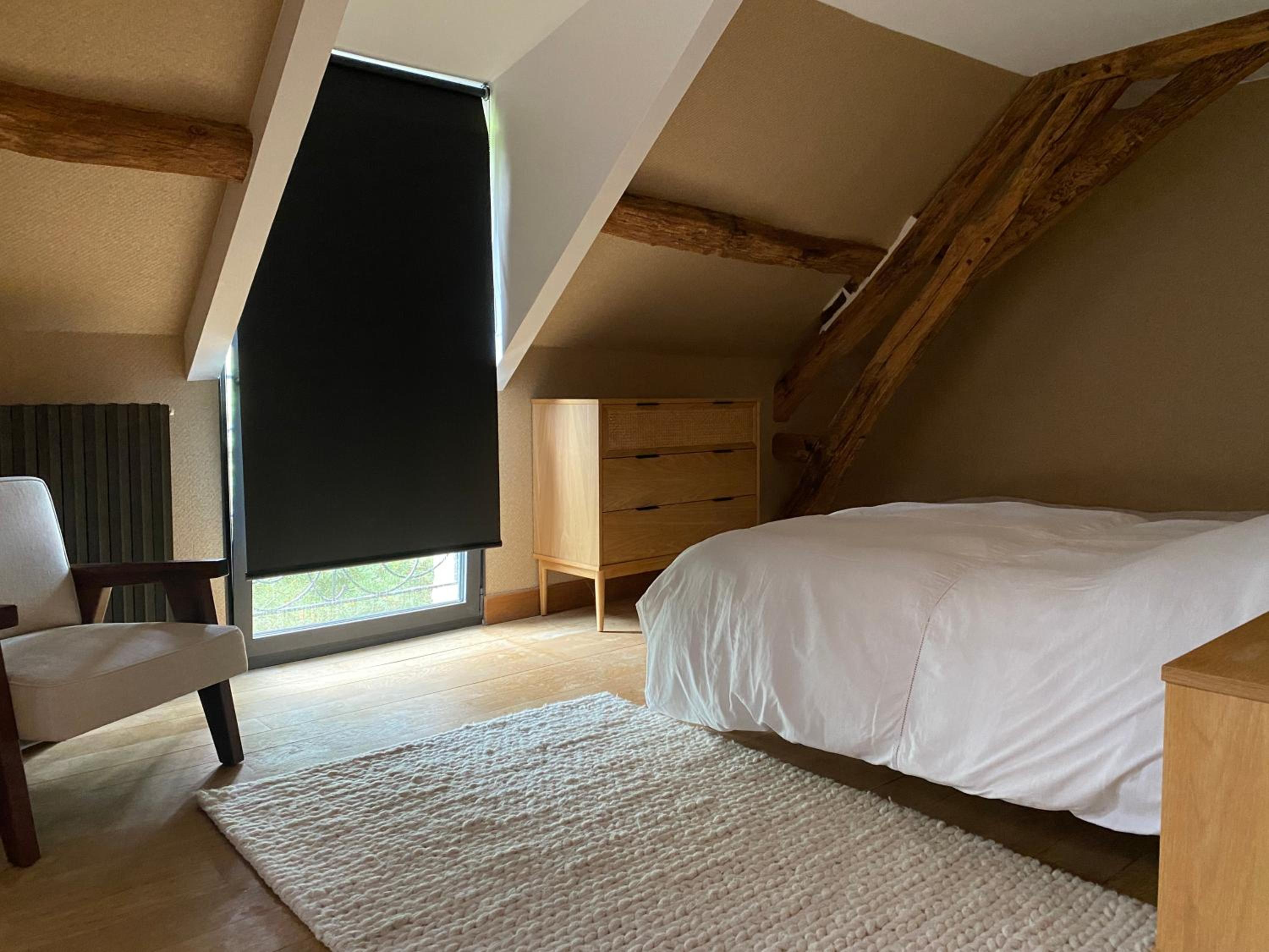 Deluxe Room (2 Adults + 1 Child) - Photo 2