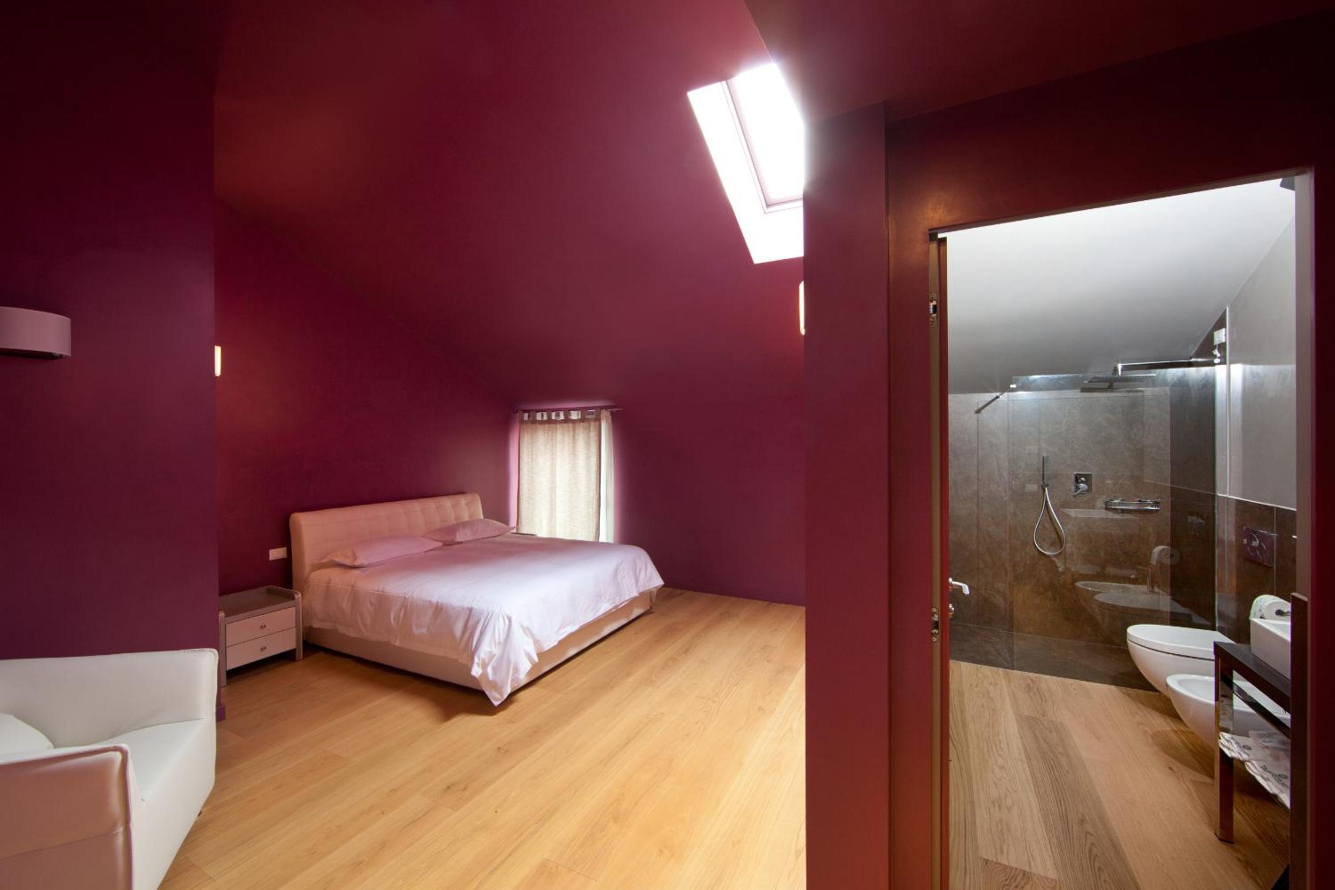 Seven-Bedroom House photo 2