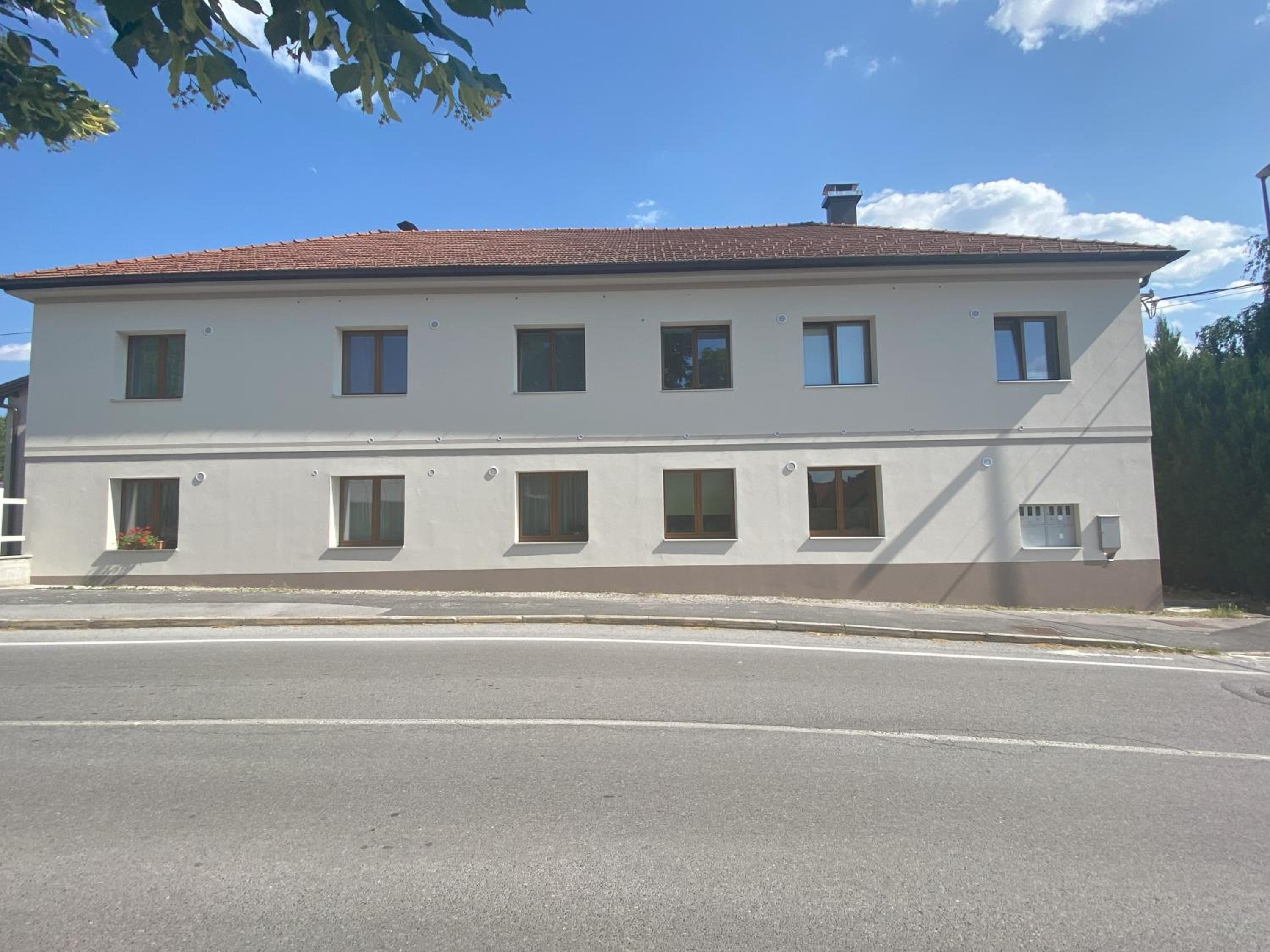 Apartment with Terrace - Photo 32