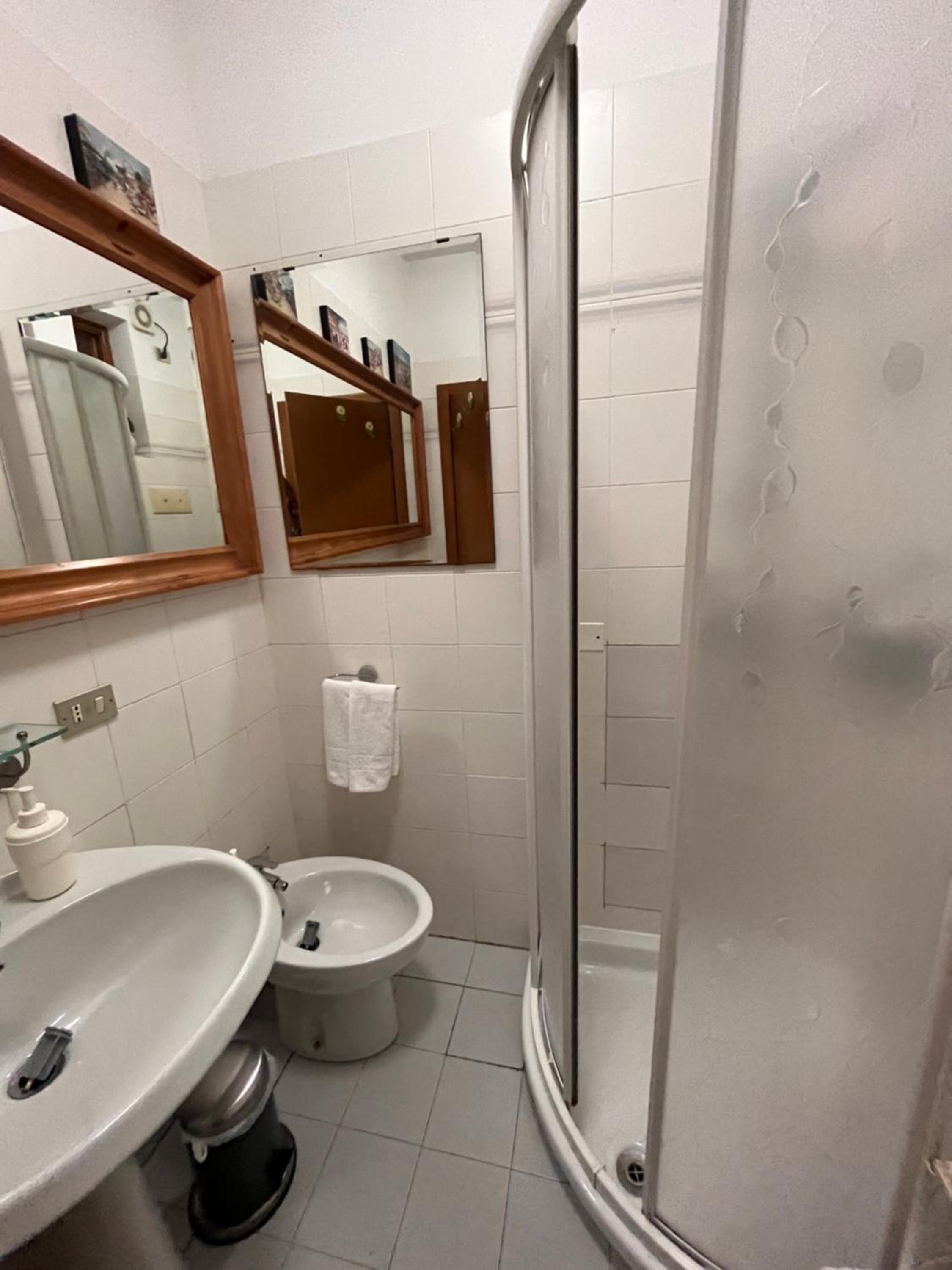 Queen Suite - Photo 13