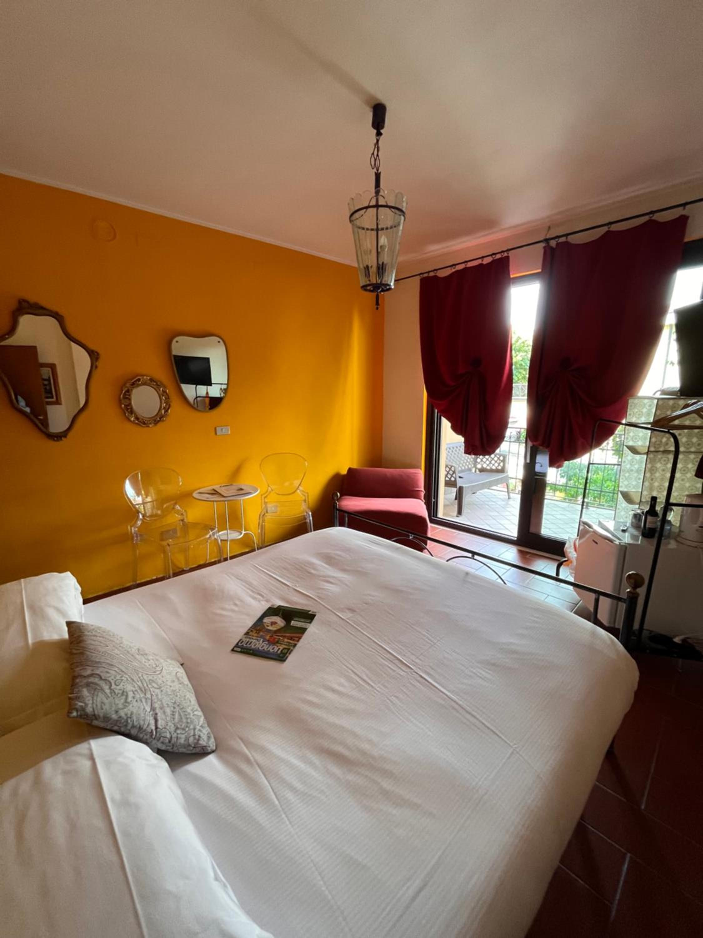Queen Suite - Photo 16