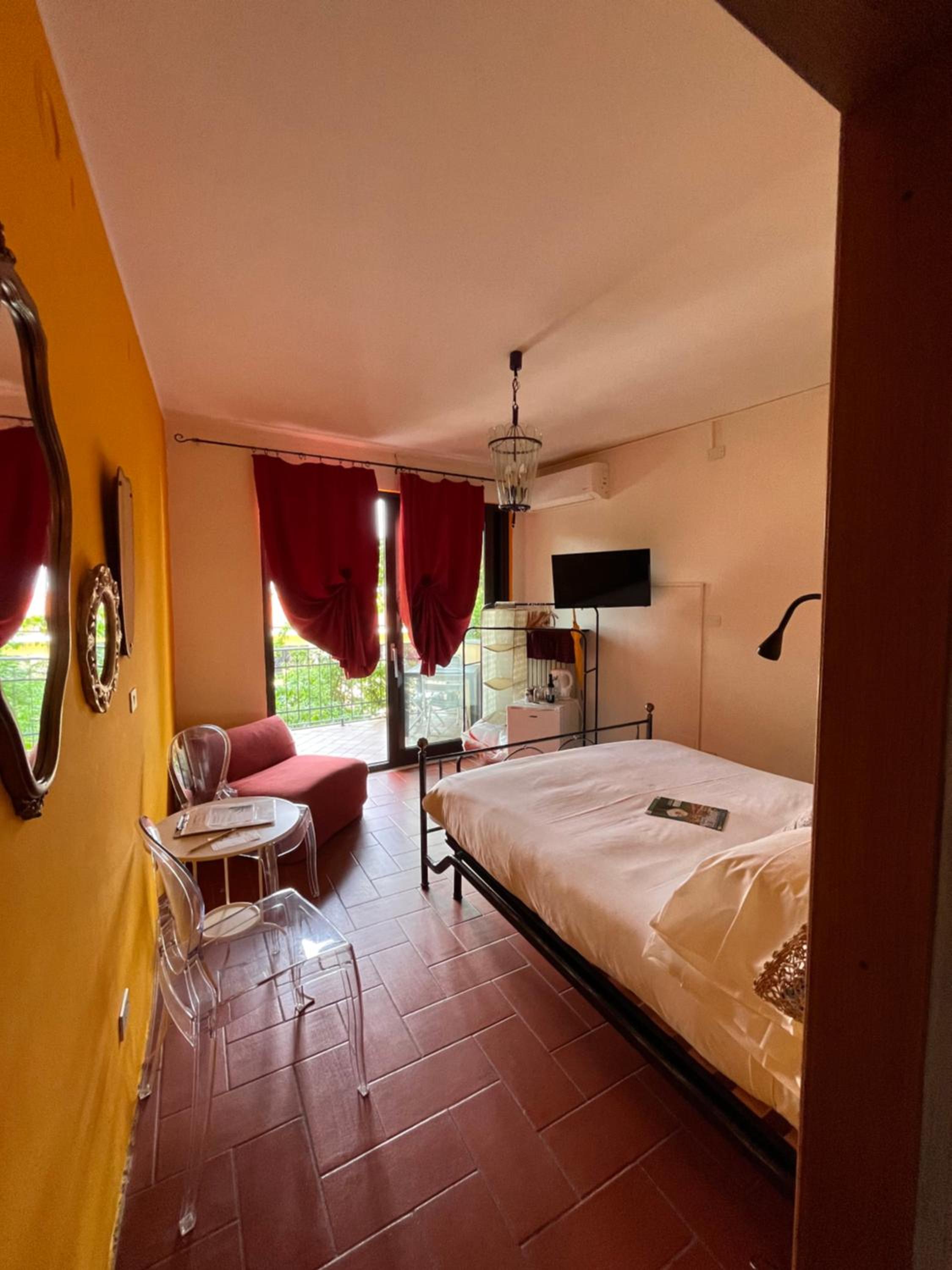 Queen Suite - Photo 12