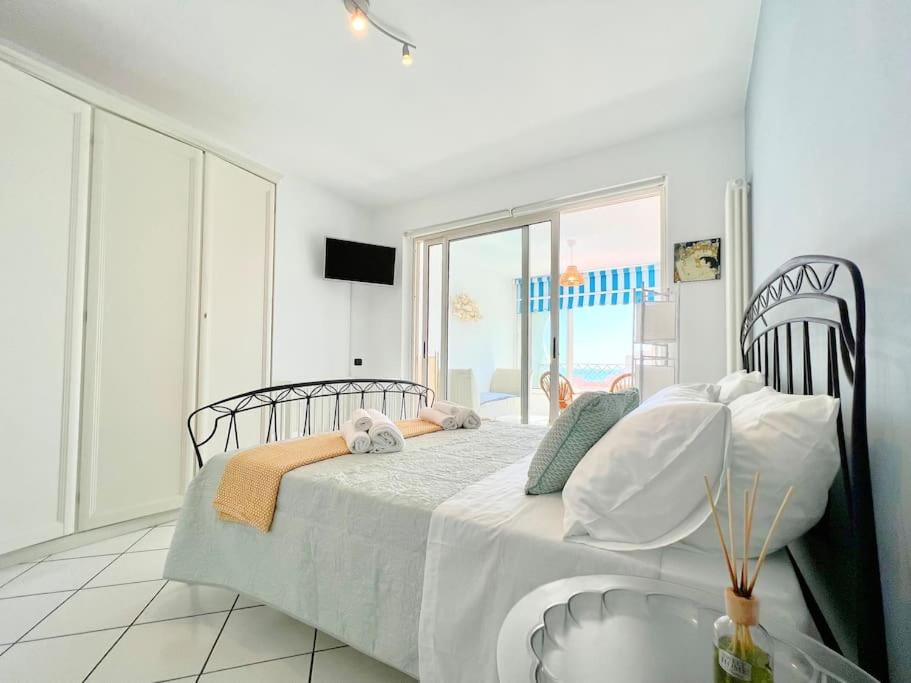 Apartment With Sea View photo 1