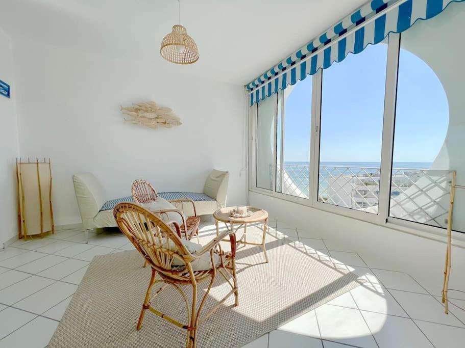 Apartment With Sea View photo 2