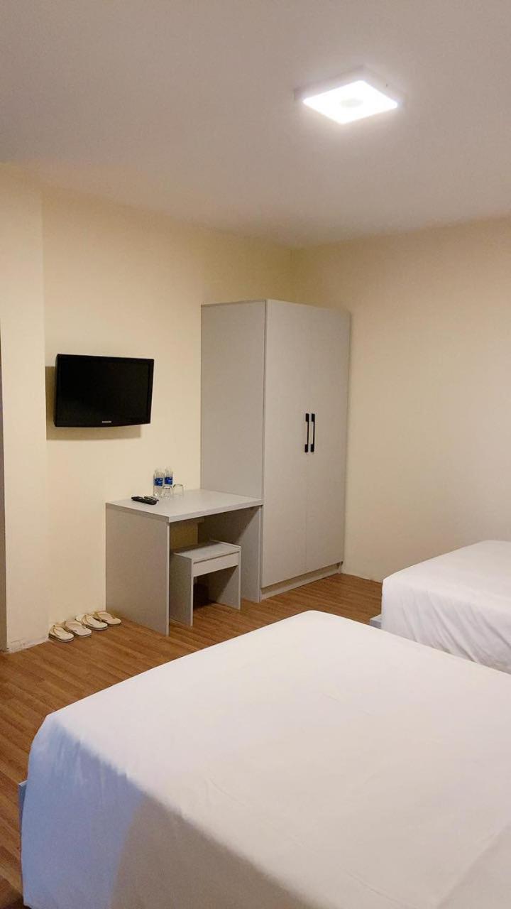 Twin Room with Extra Bed photo 3