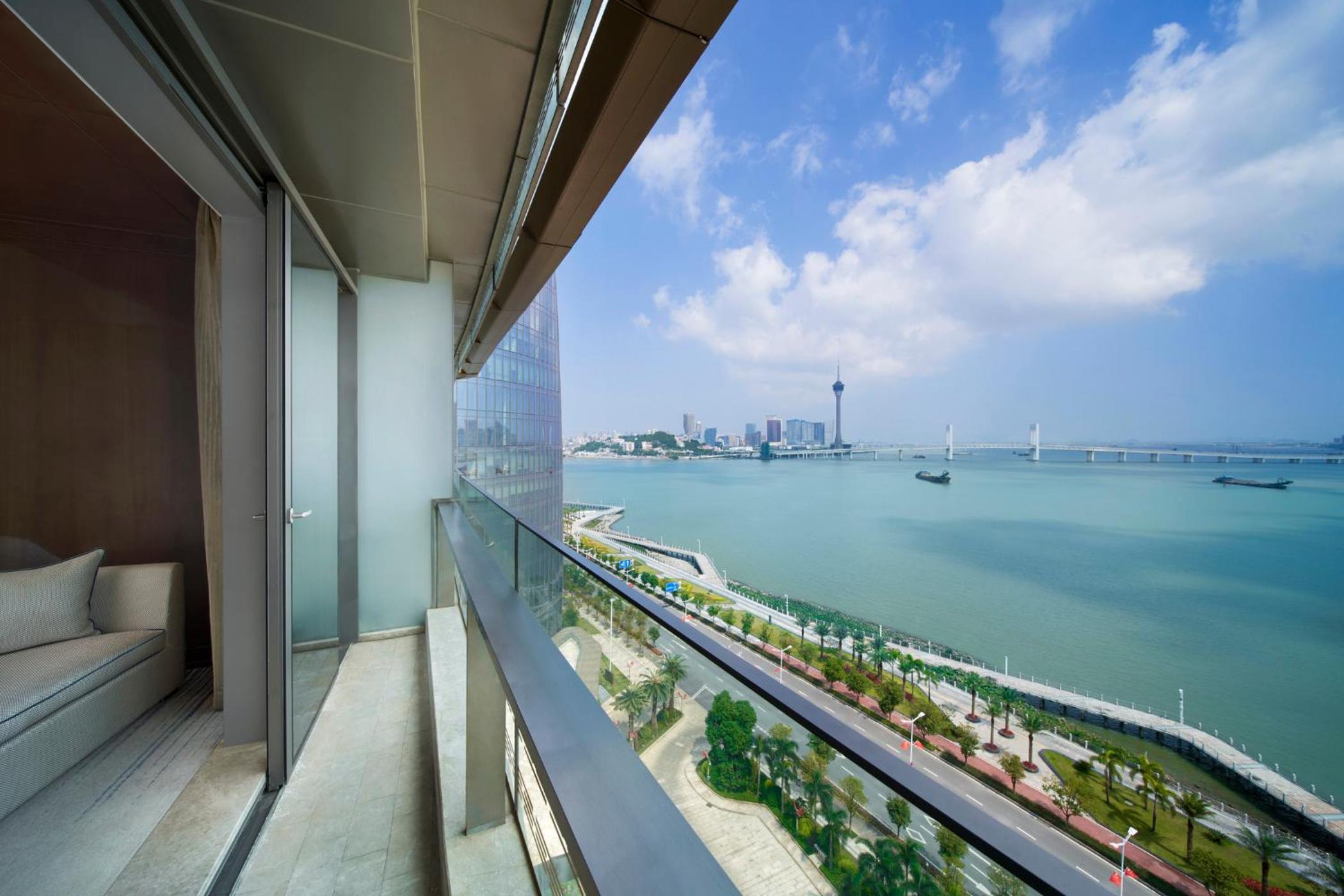 Macau Ocean View, Guest room, 1 King, Macau Tower view photo 2