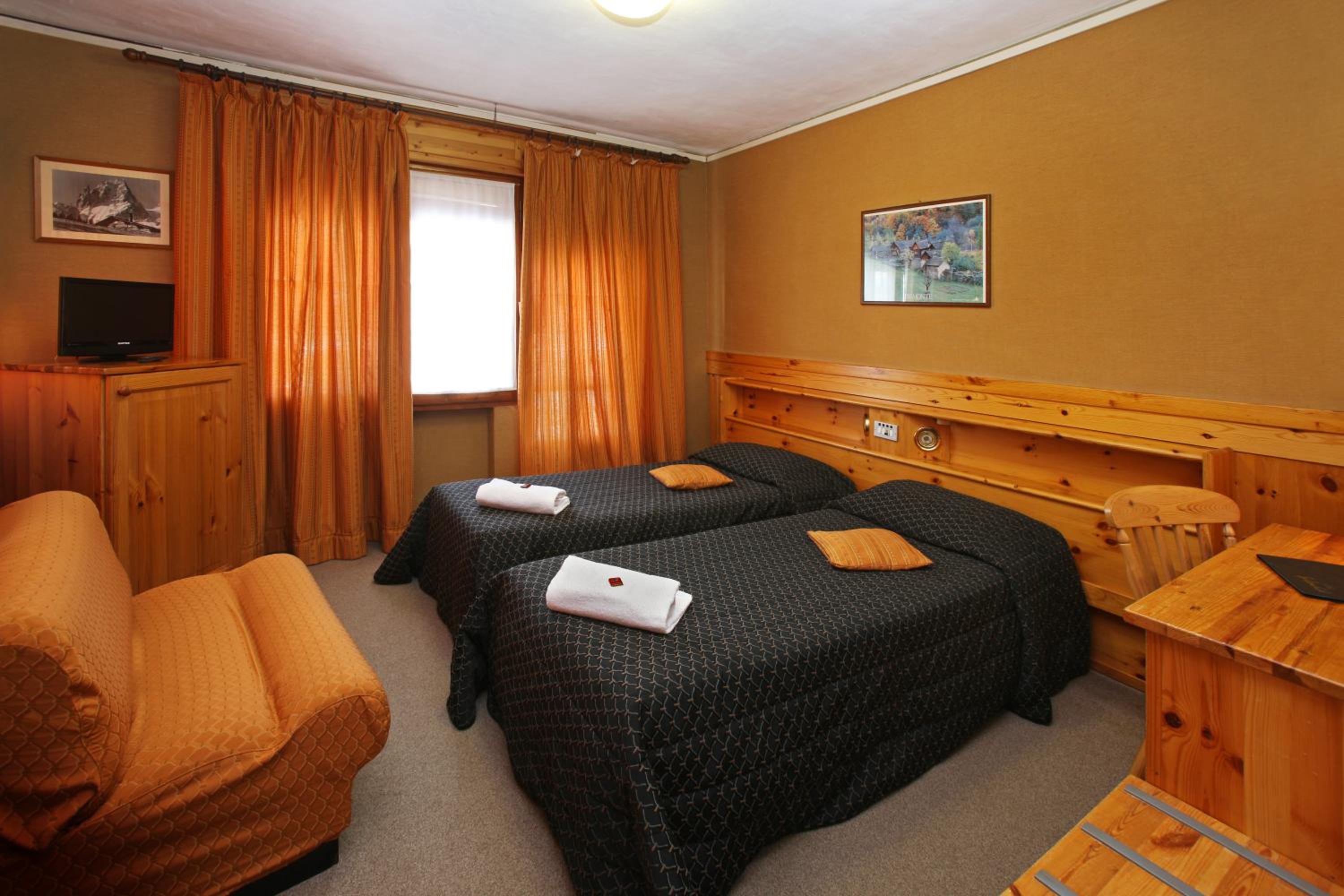 Basic Triple Room photo 1