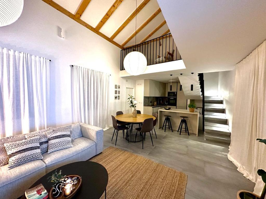 Three-Bedroom Apartment photo 1
