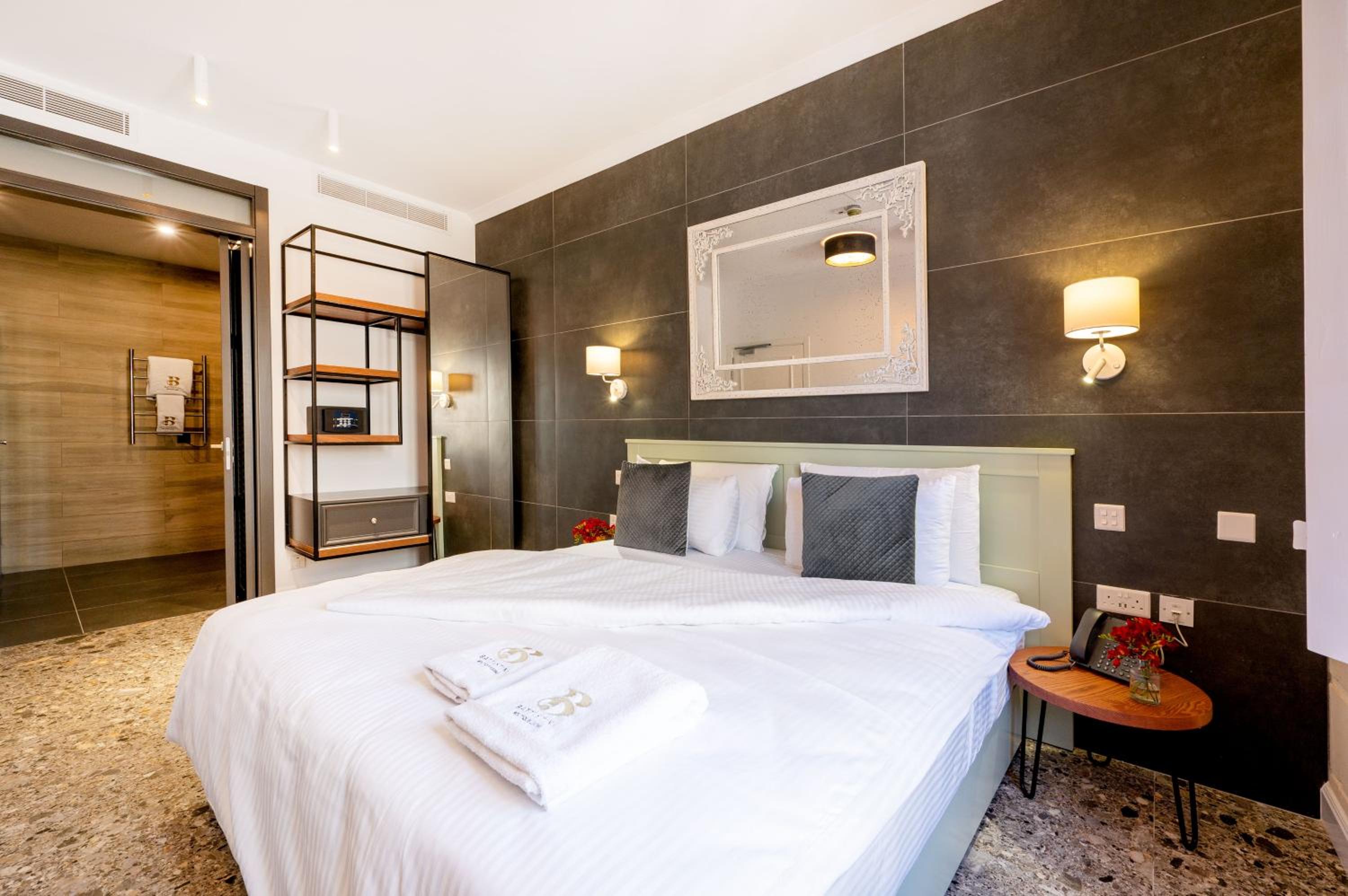 Deluxe Double Room with Balcony - Photo 1
