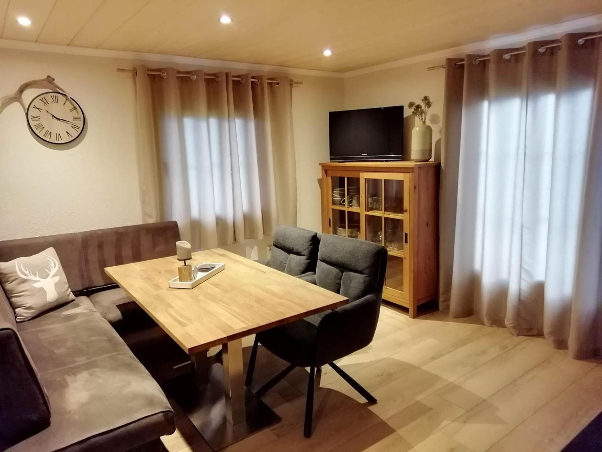 Three-Bedroom Apartment With Shower photo 1
