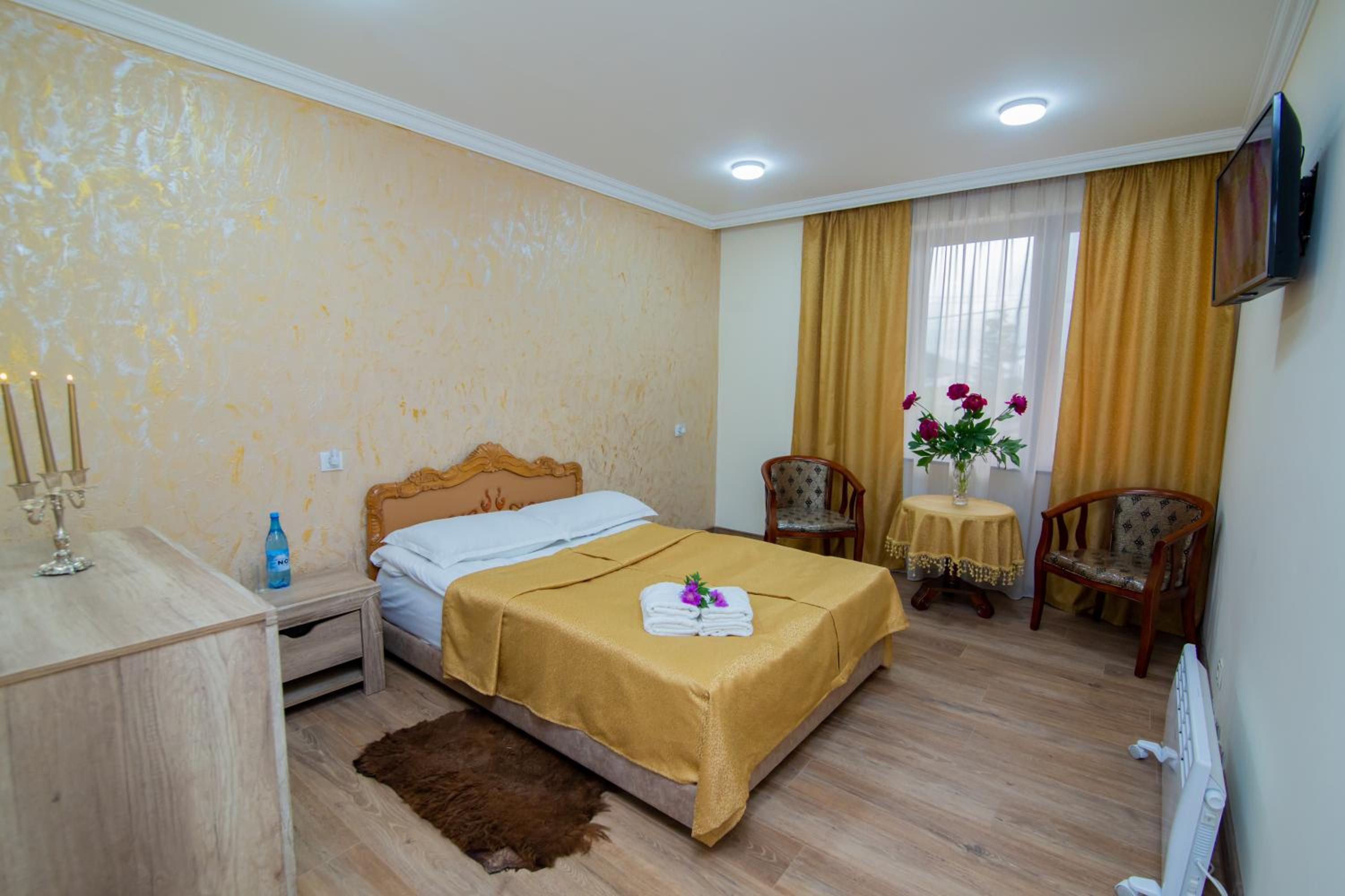 Budget Double Room photo 3