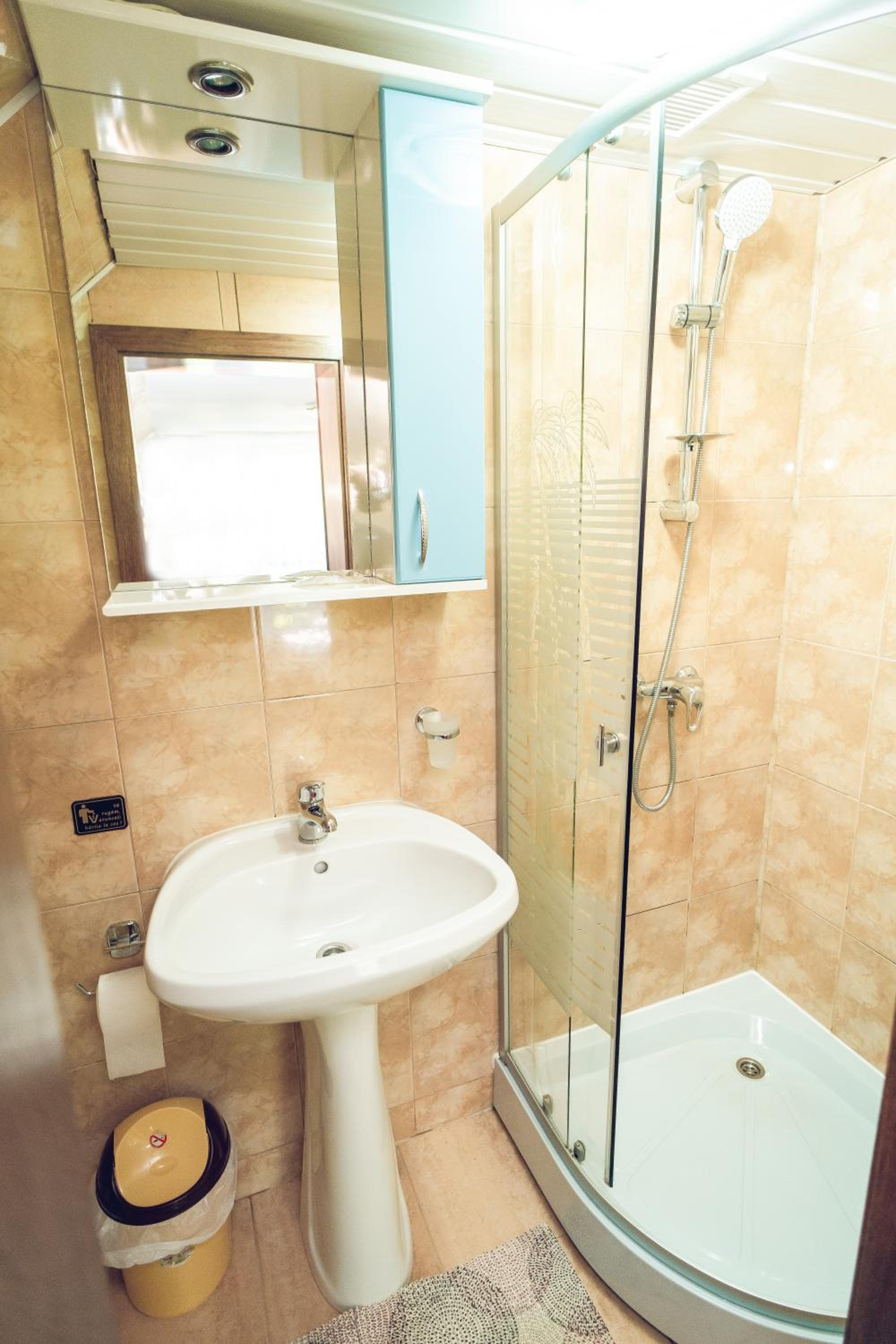 Single Room with Private Bathroom photo 2