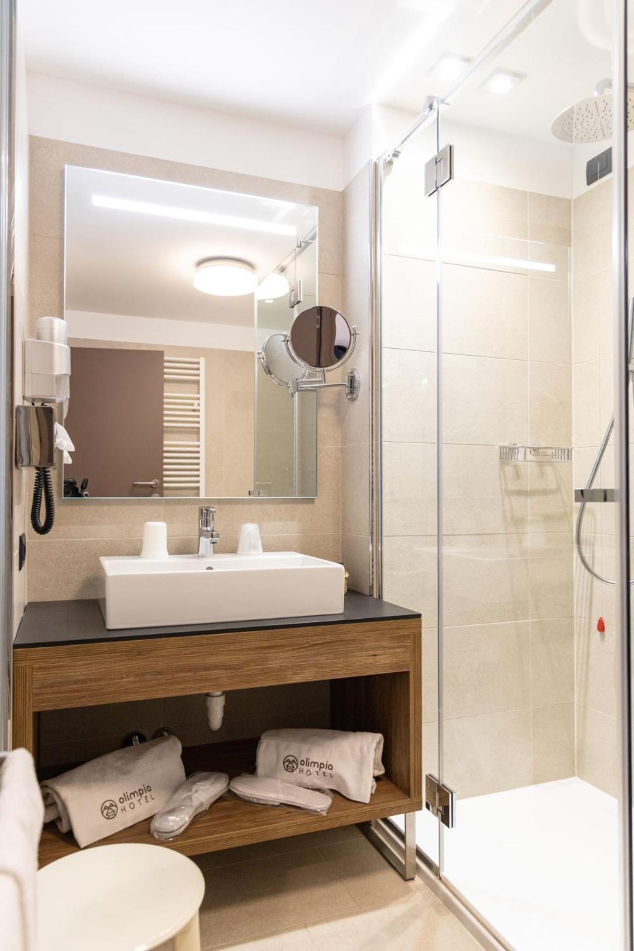 Junior Suite with Balcony photo 2