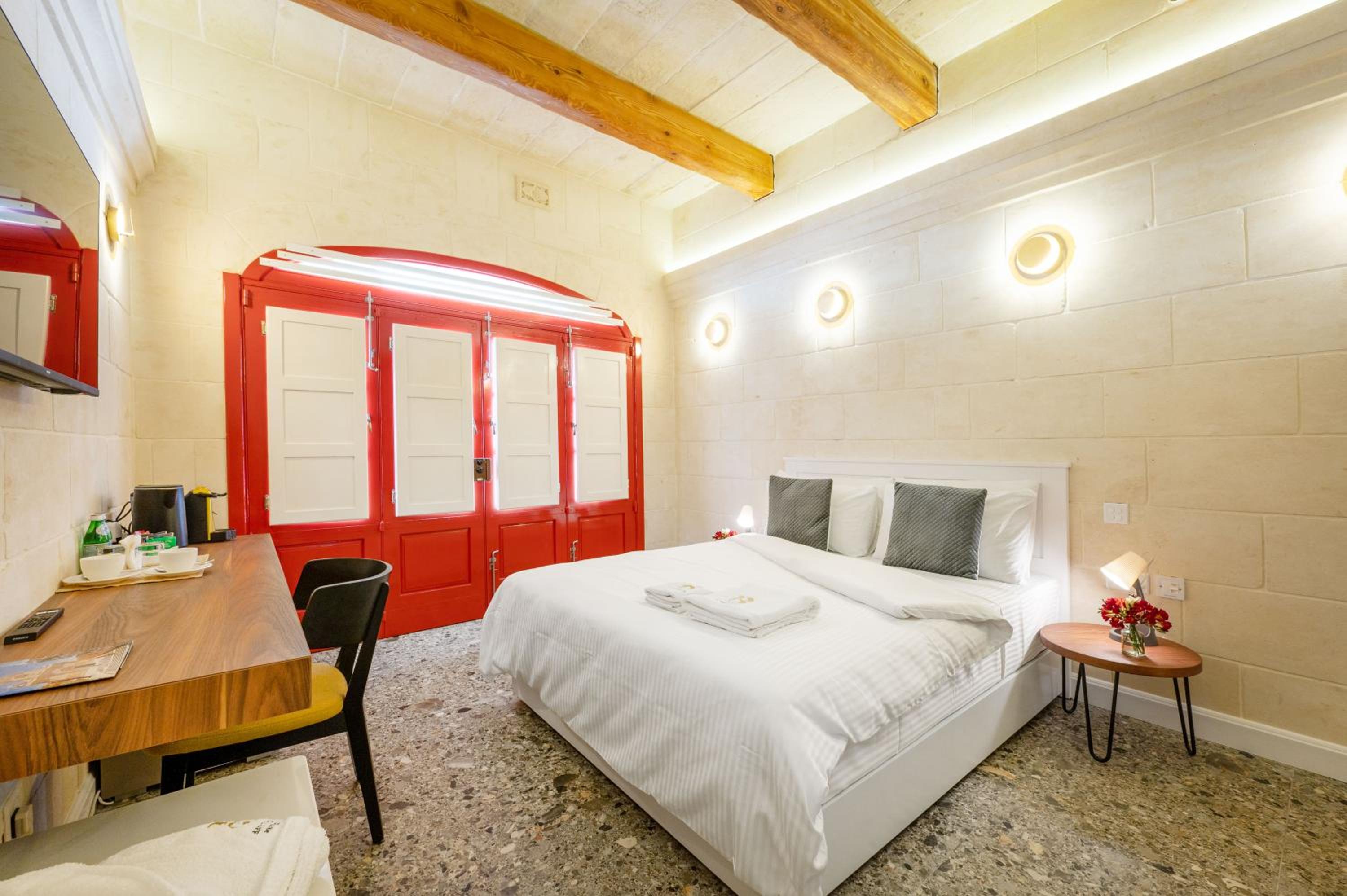 Deluxe Double Room with Shower - Photo 1