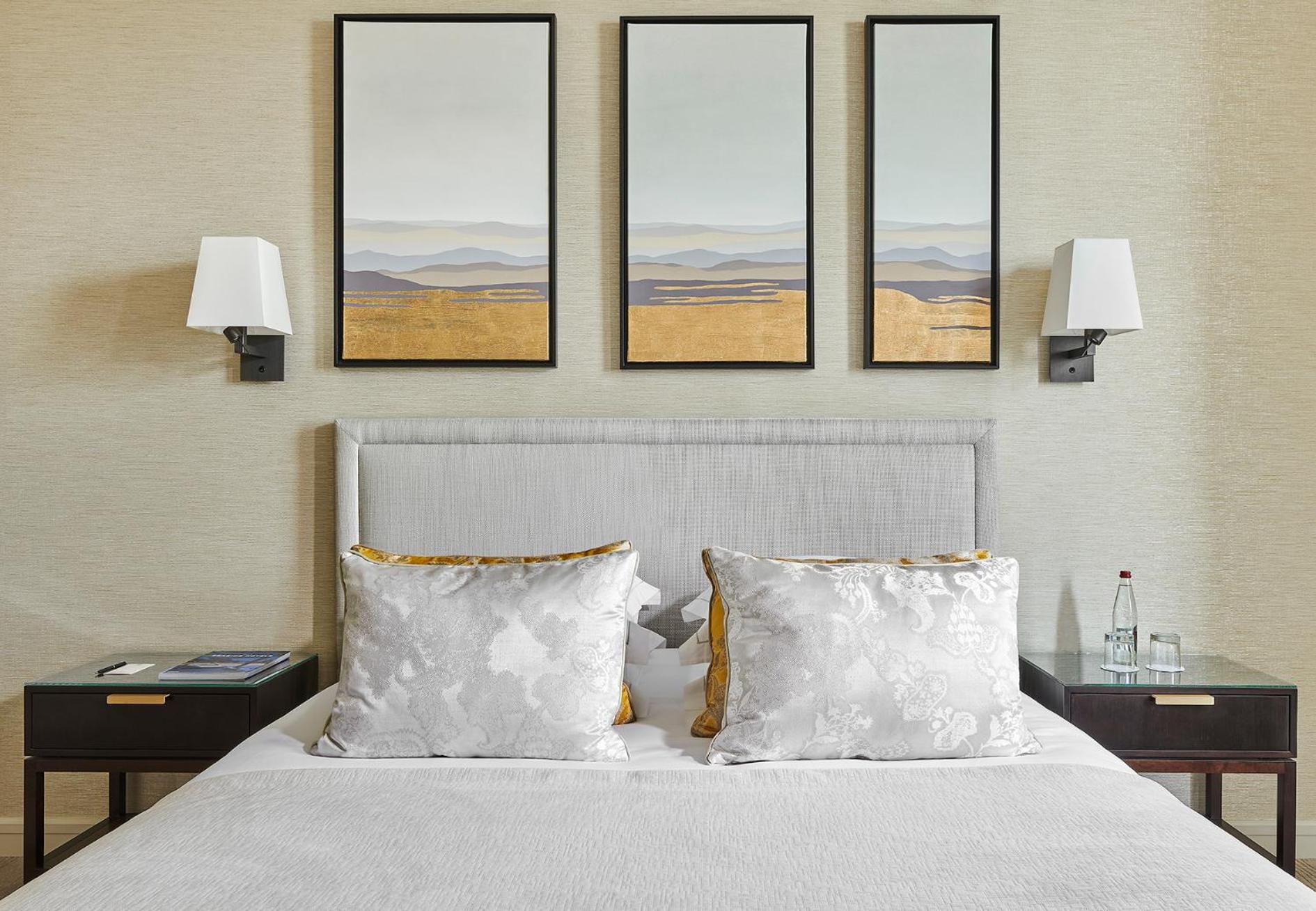 Classic Room with Harbor and Hillside View - Photo 3