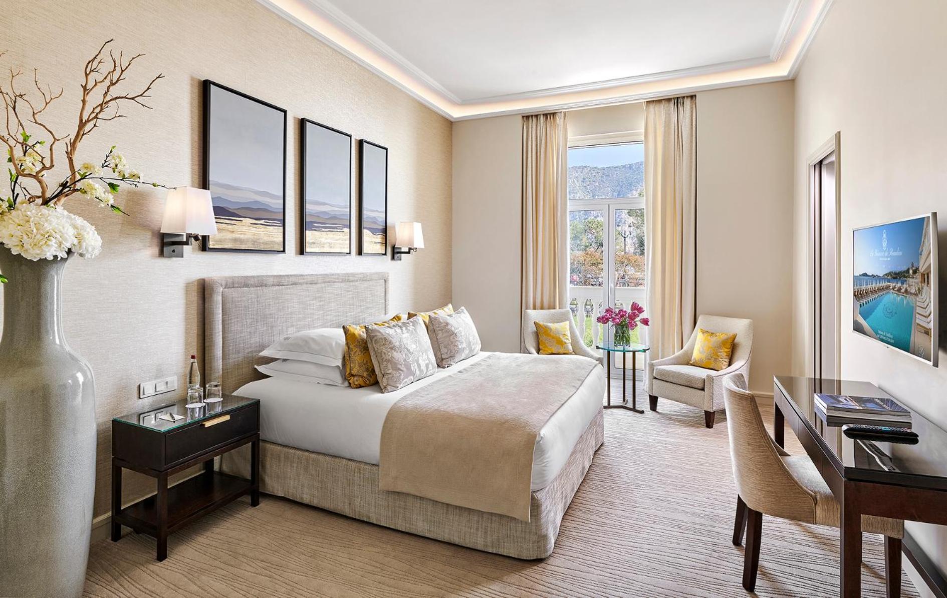 Classic Room with Harbor and Hillside View - Photo 4