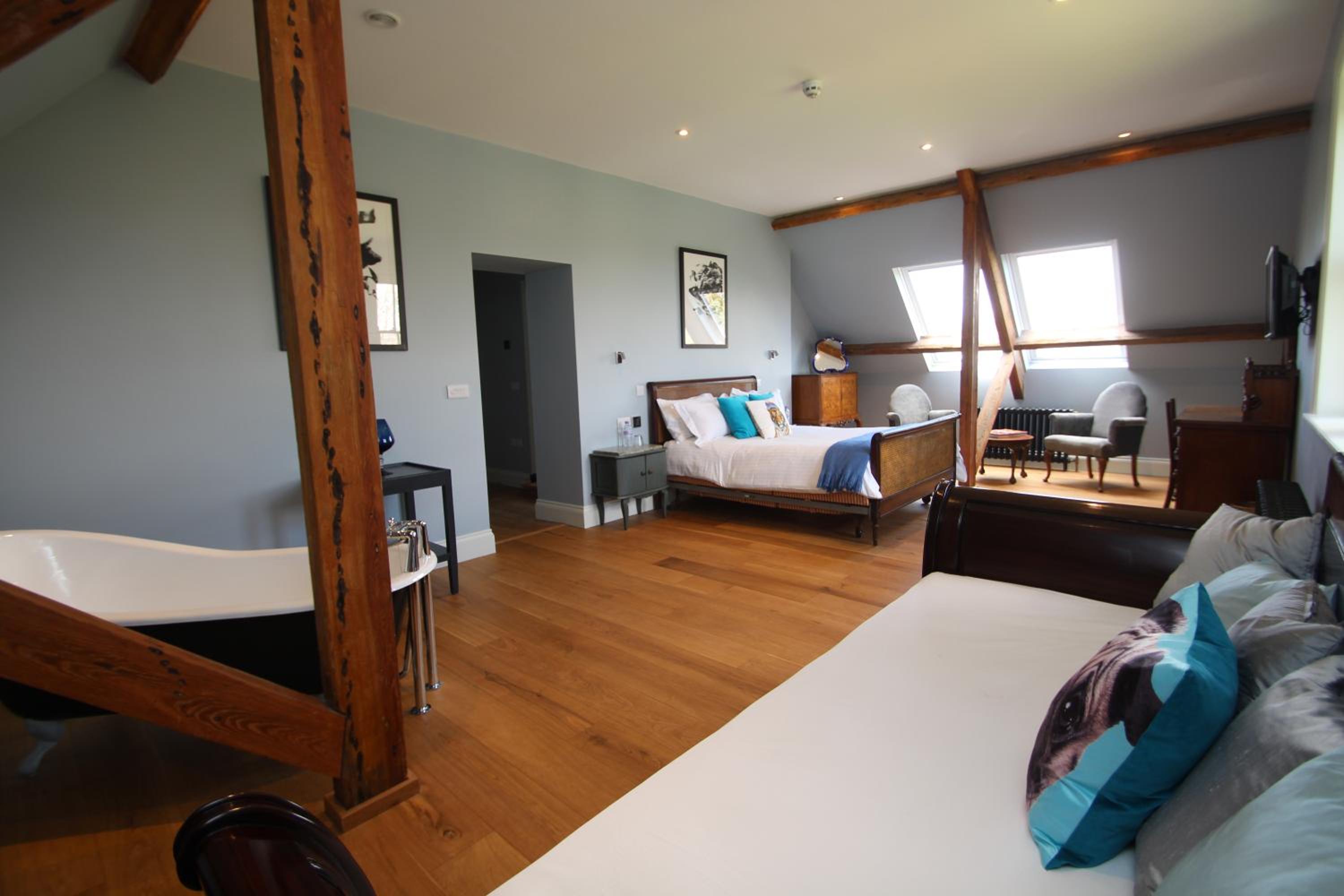 Executive King Room with Sofa Bed photo 3