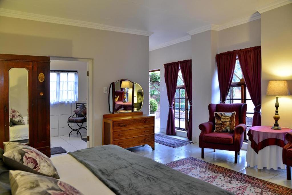 Superior Deluxe Double or Twin Room  photo 1