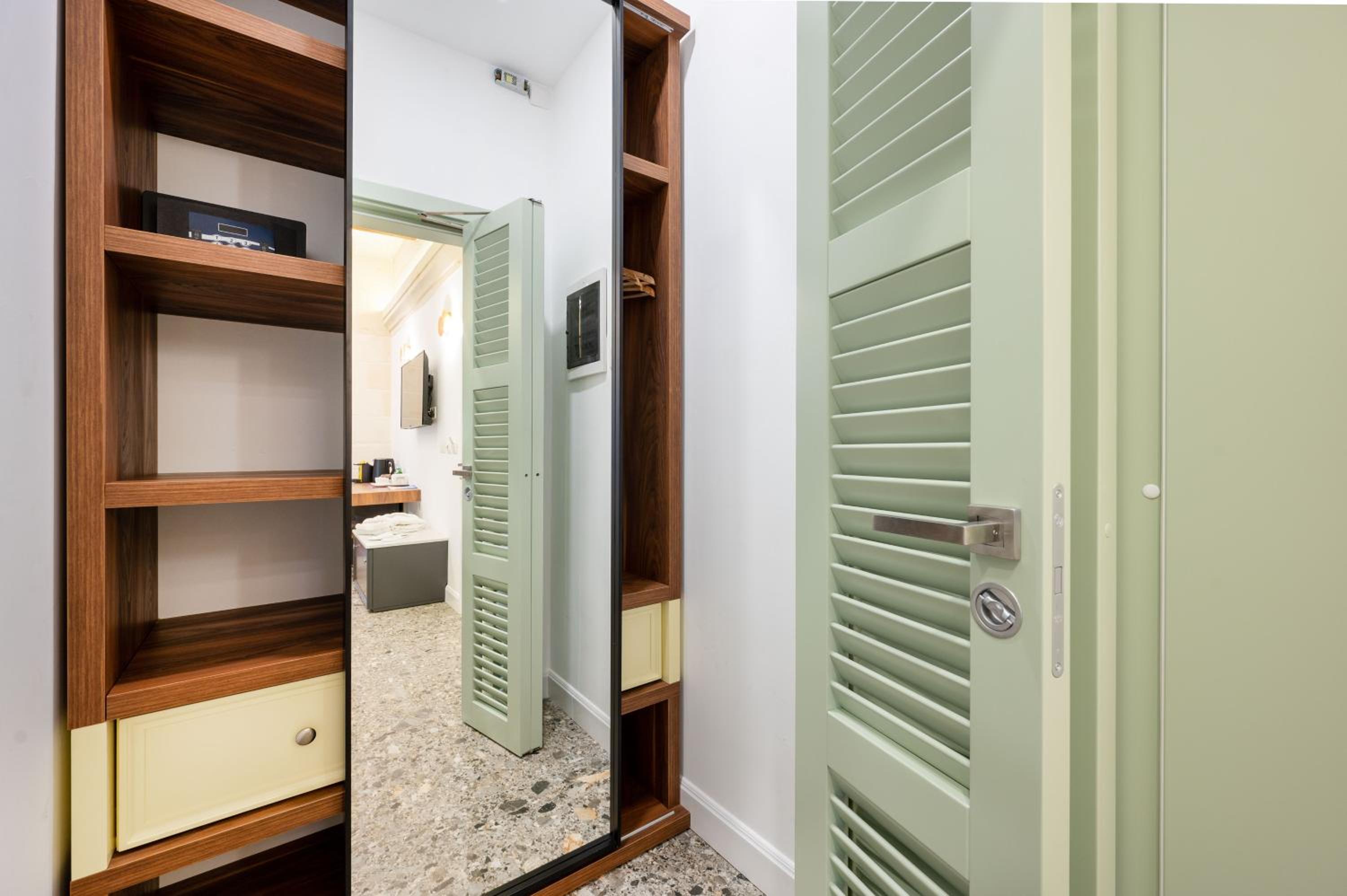 Business Double Room with Gym Access - Photo 1