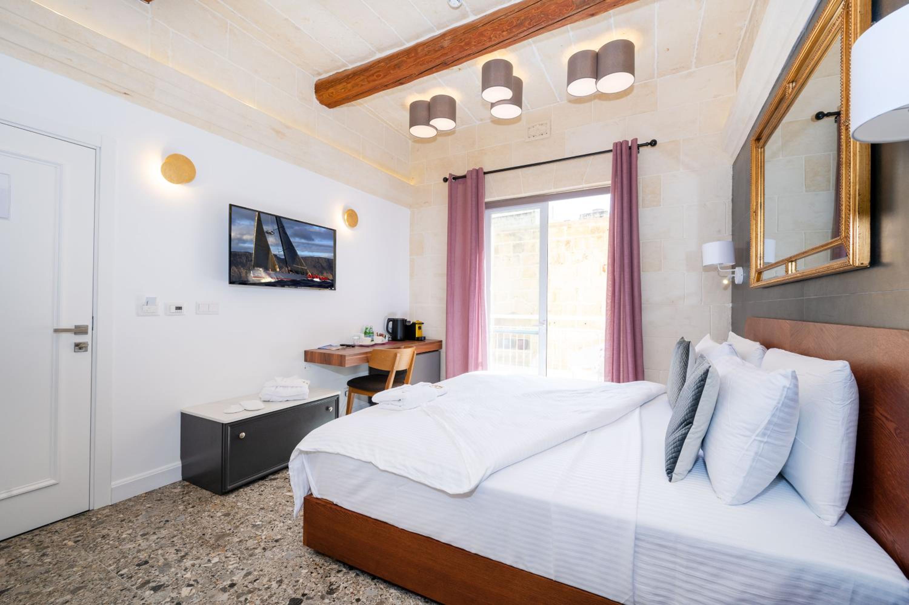 Business Double Room with Gym Access - Photo 6