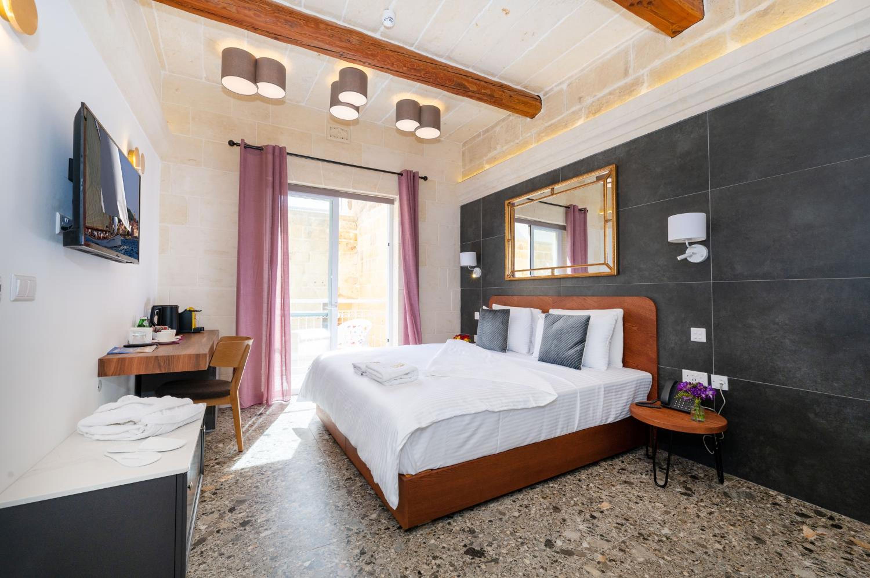 Business Double Room with Gym Access - Photo 3