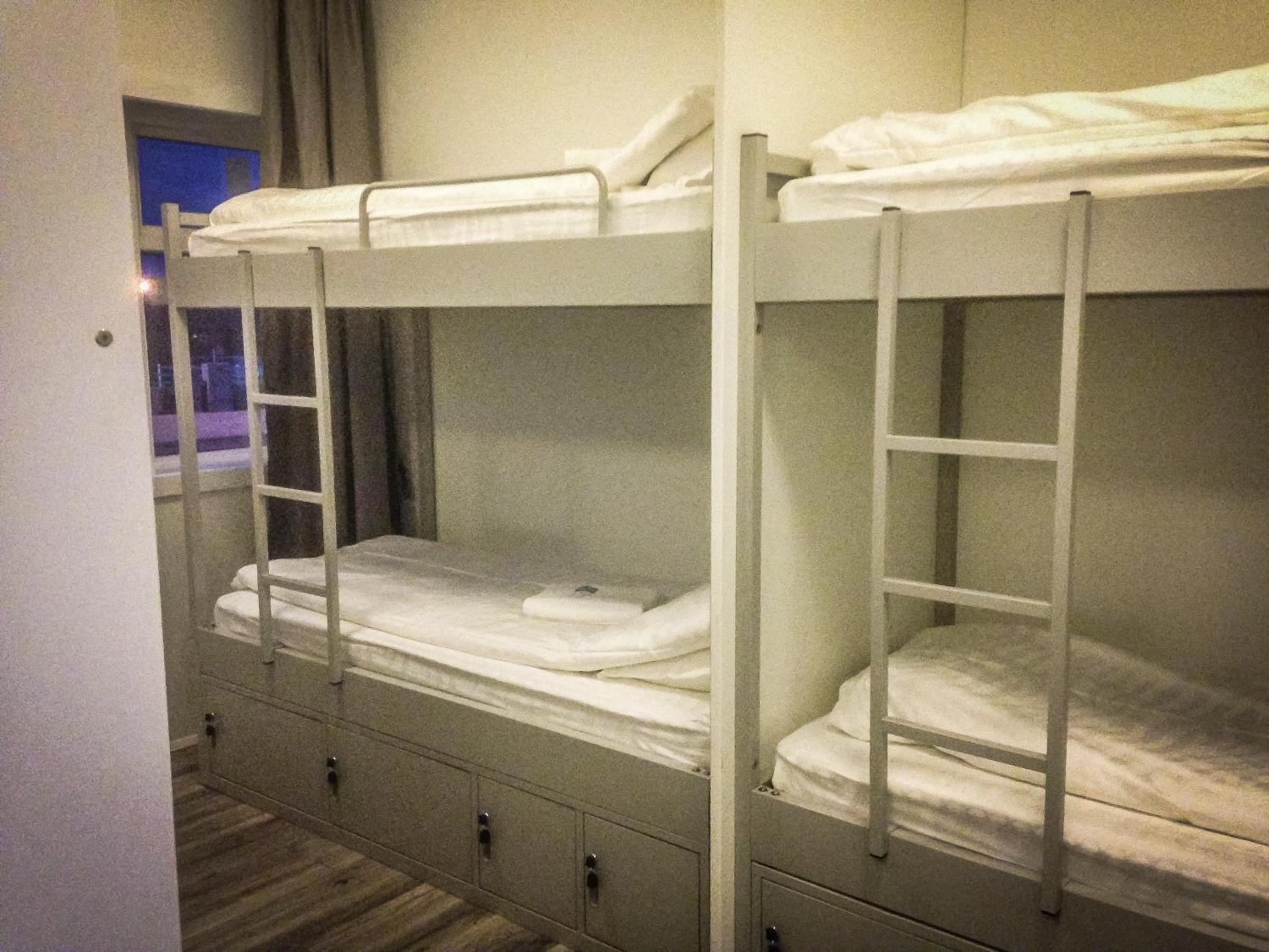 10-Bed Mixed Dormitory Room photo 1