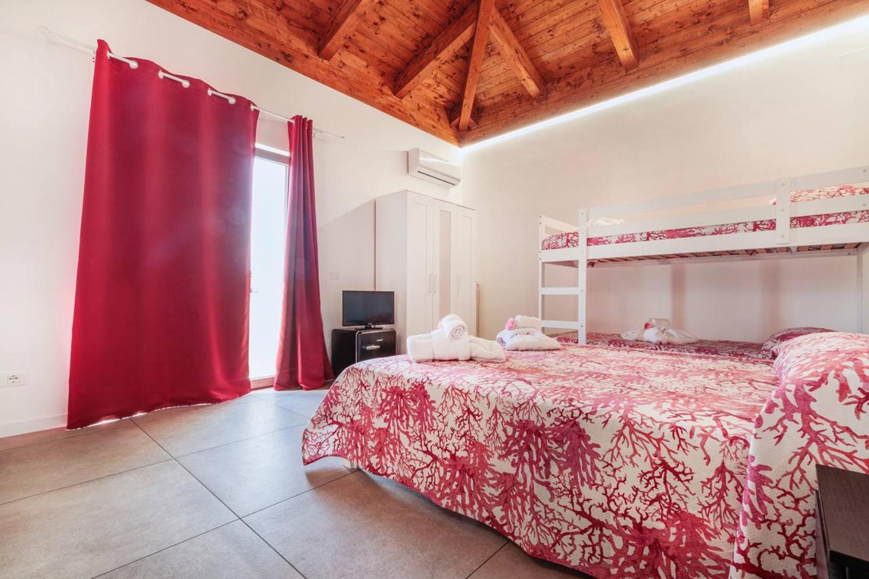 Quadruple Room with Balcony photo 2