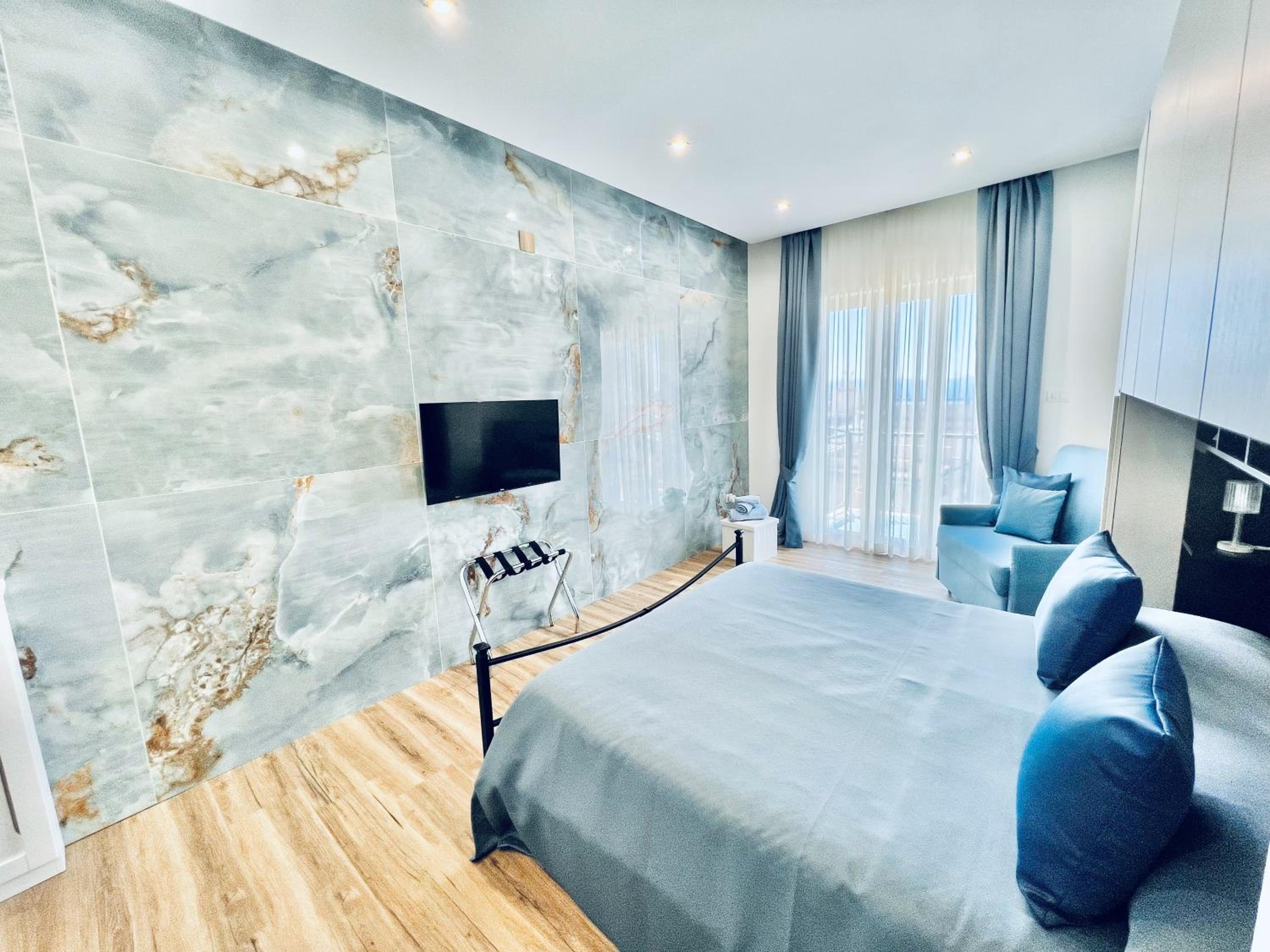 Deluxe Triple Room with Sea View