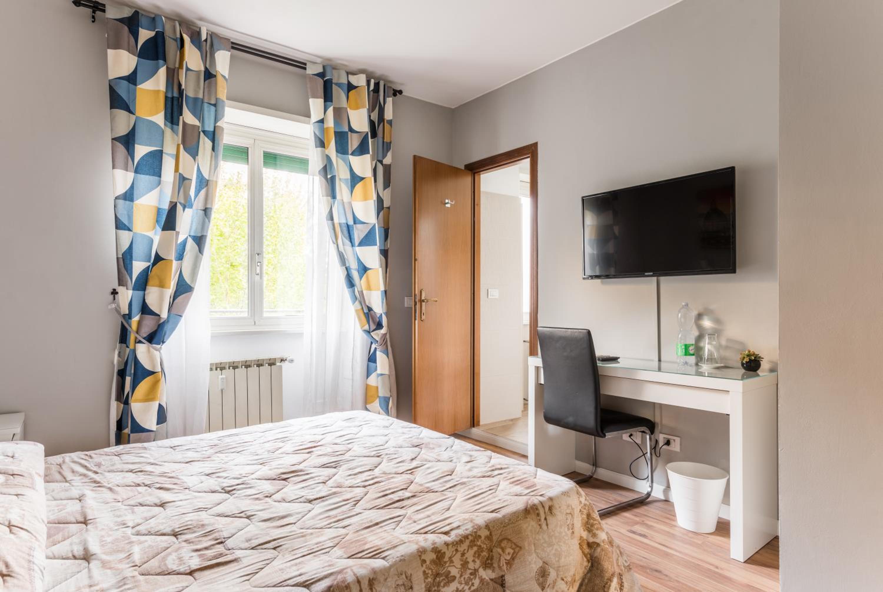 Economy Double Room photo 2