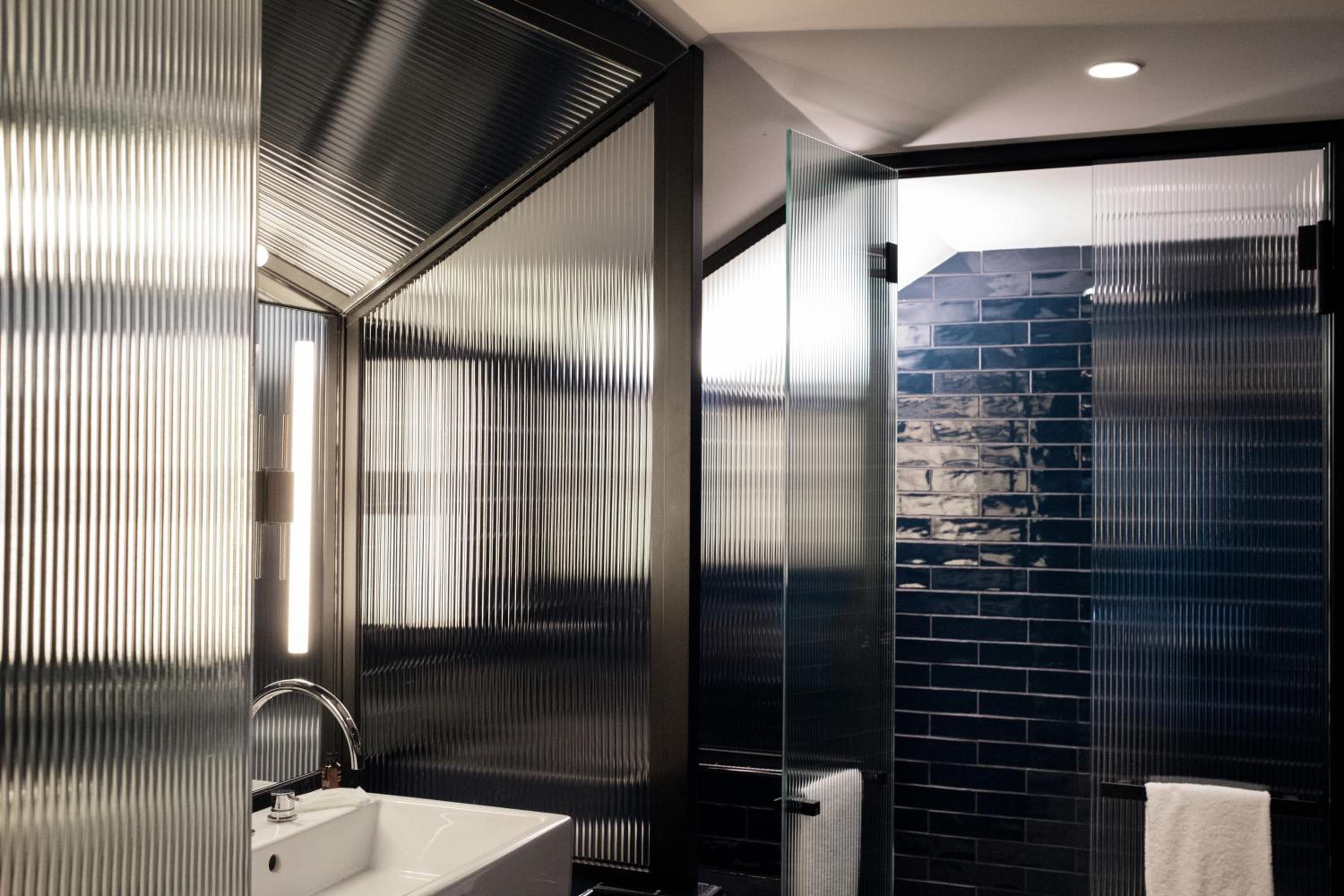 Suite City View with Terrace - Photo 5