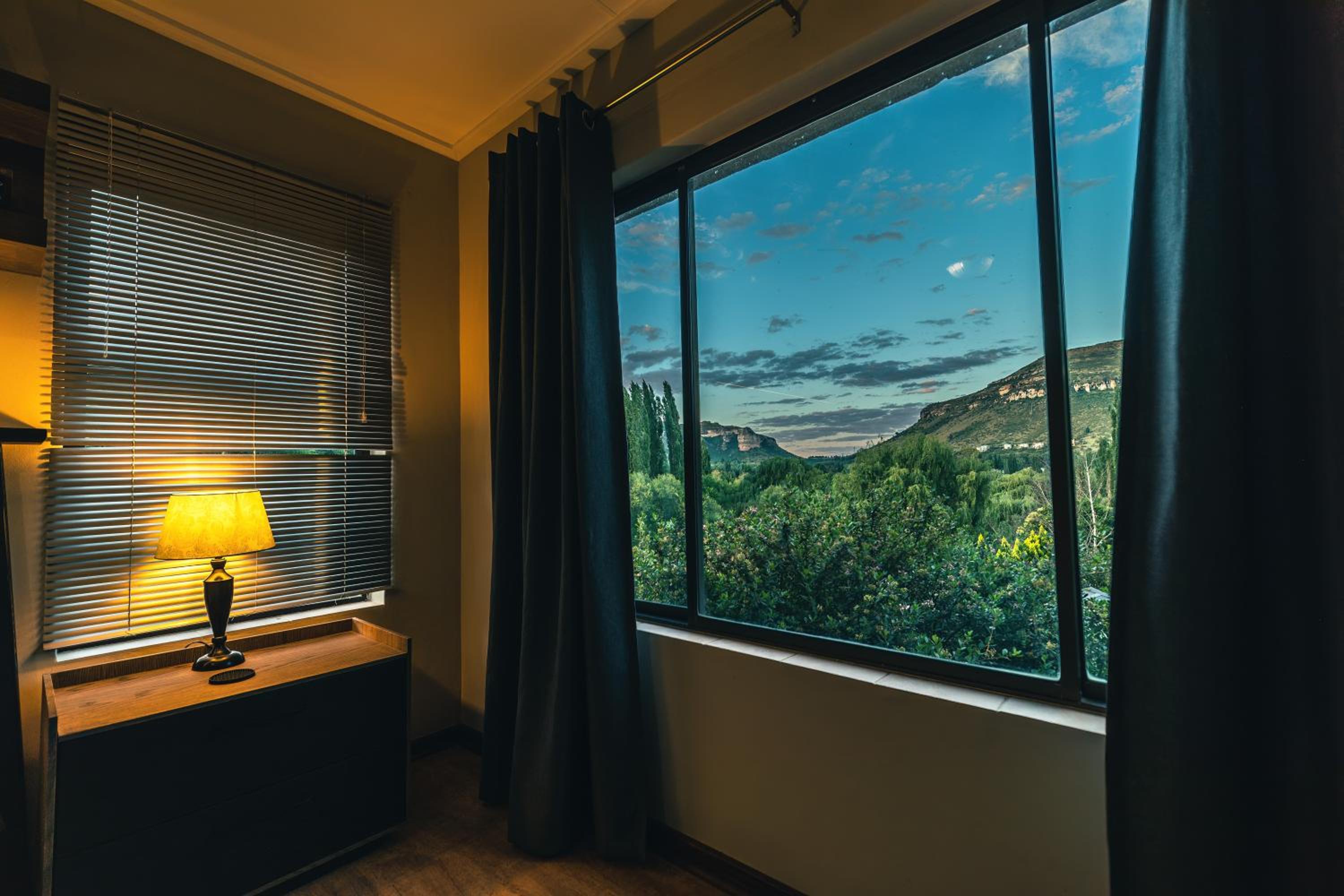 Double Room with Mountain View - Photo 3